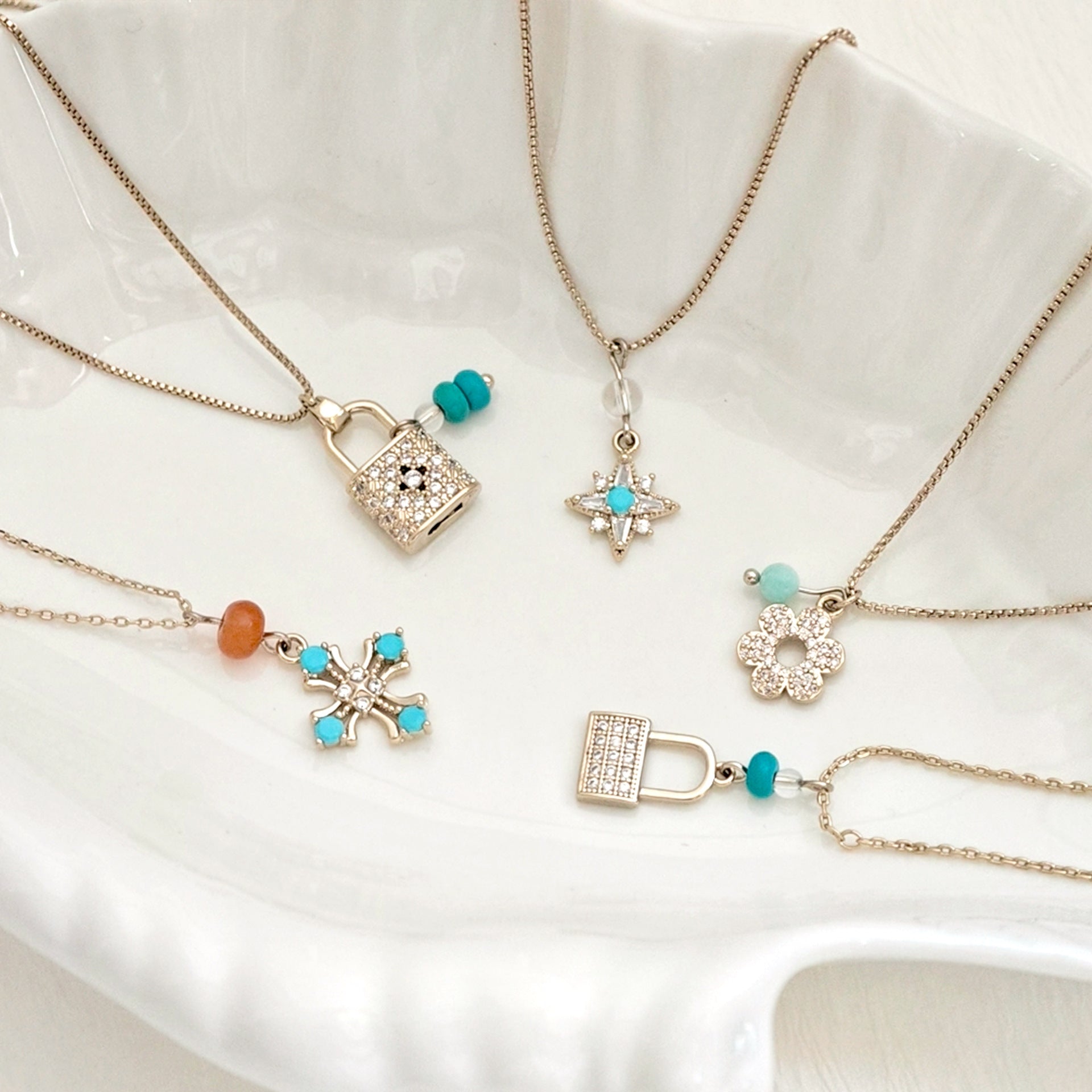 Wholesale Copper Brass Electroplated Rhinestone Flower Pendant Necklace Trendy Fashion Jewelry