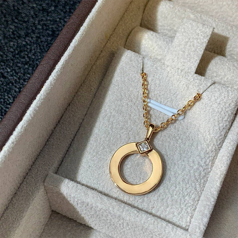 Wholesale  Roman Coin Curved Inscription Light Luxury Clavicle Chain Necklaces