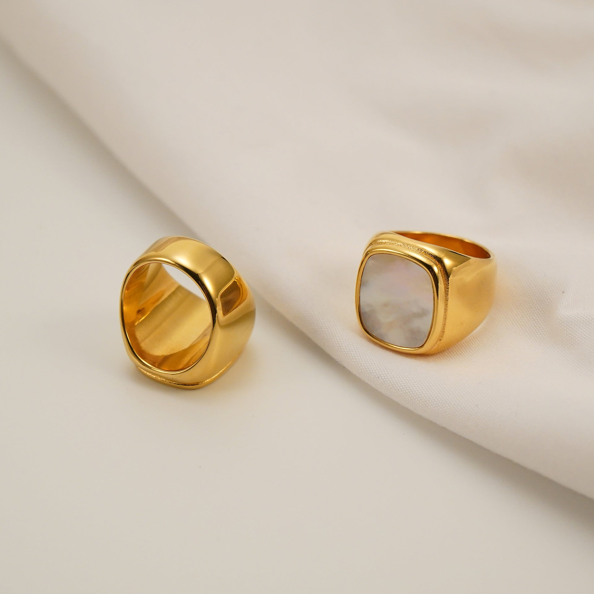 Wholesale copper round white fritillary shell ring