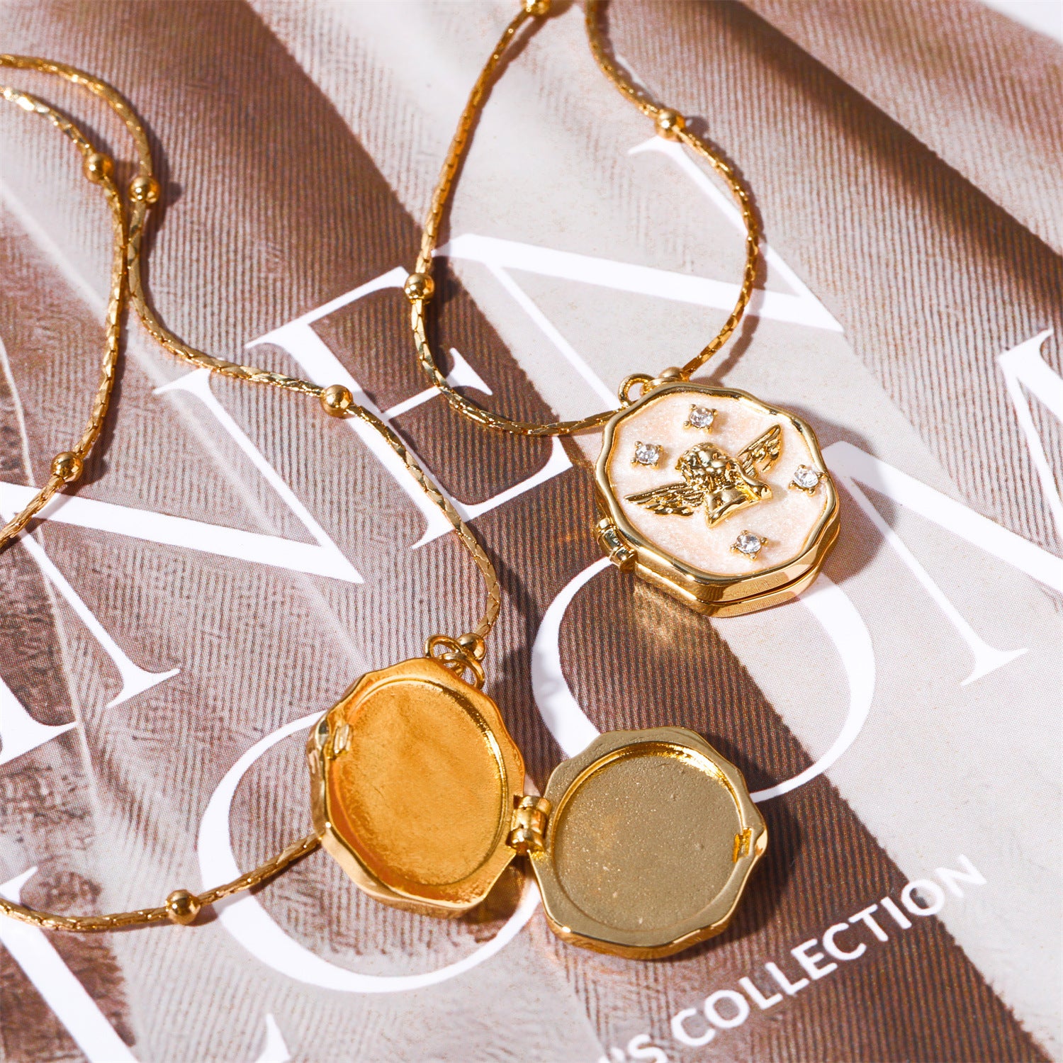 Wholesale Copper 14k Gold Plated Angel Opening and Closing Photo Album Necklace Clavicle Chain