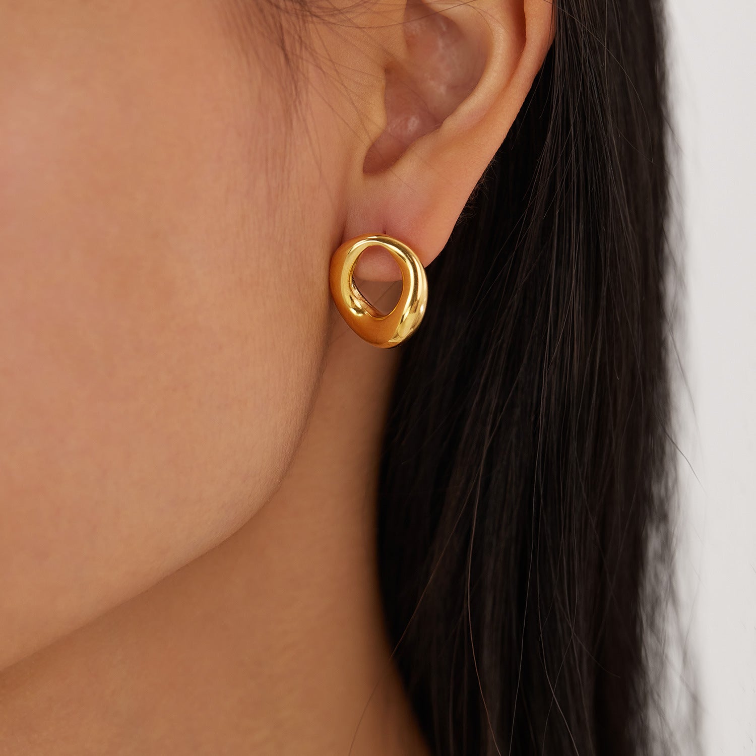 Wholesale  retro stainless steel all-match  geometric gold-plated earrings