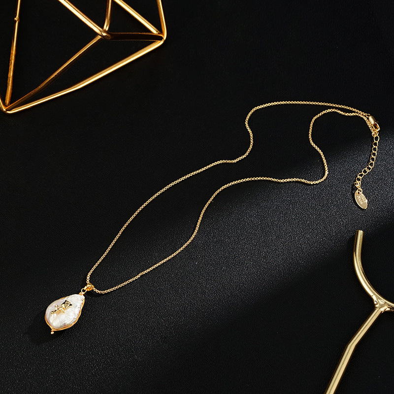 Wholesale  Baroque Freshwater Pearl Necklace  Personality Rose Embellished Brass Winding Necklace