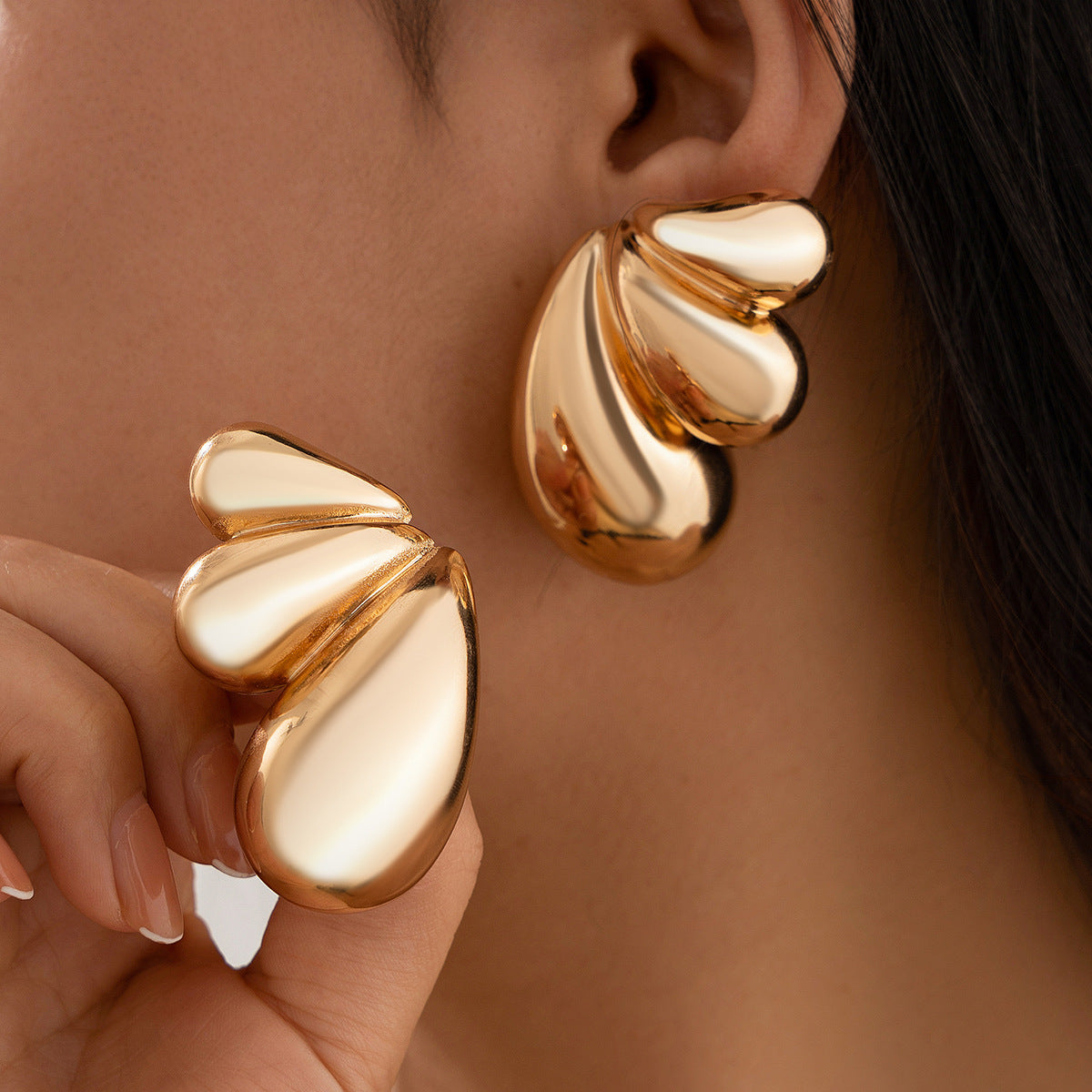 Wholesale Glossy Comma Drop Alloy Earrings