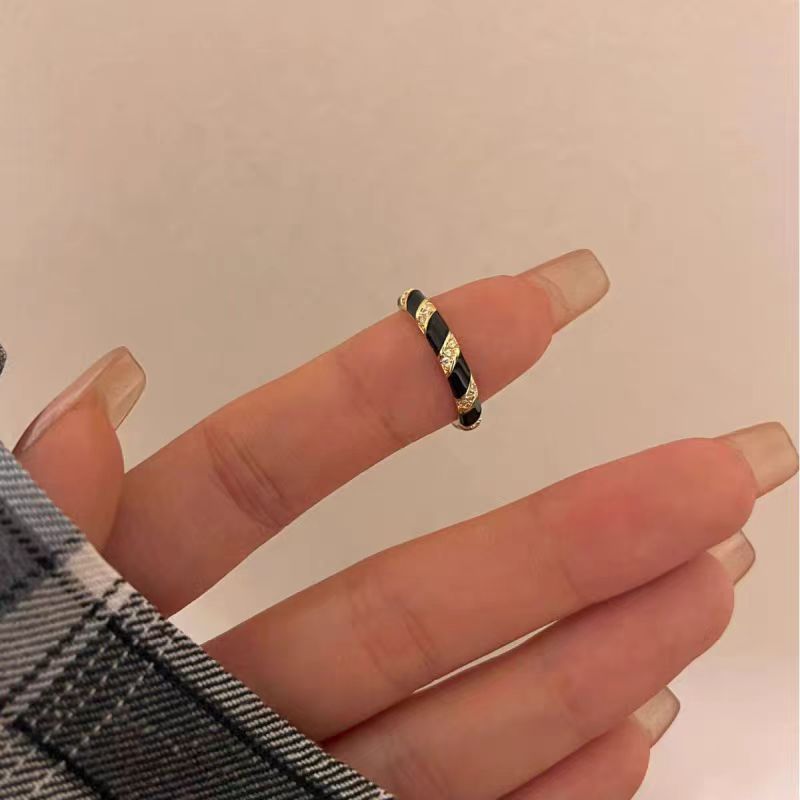 Wholesale Light Luxury Drip Glaze Black and White Enamel Dopamine Rings Luxury Rings ACC-RS-Qichuang001