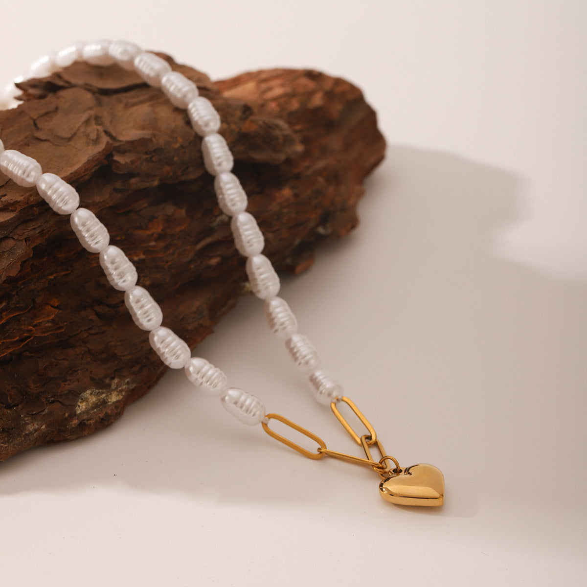 Wholesale  Pearl Love Pendant Necklace Light Luxury All-match Stainless Steel Collarbone Necklace