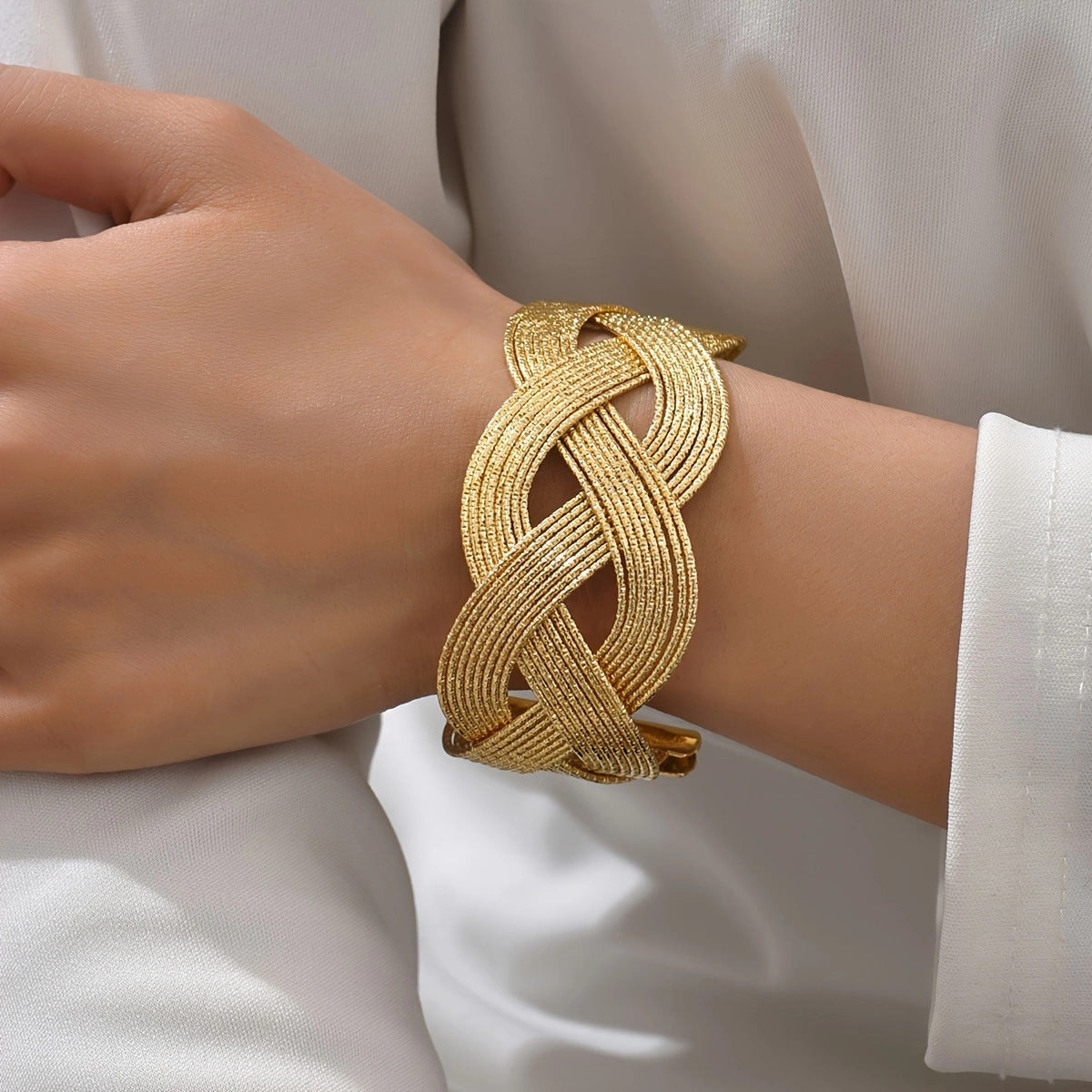 Wholesale Modern Geometric Open Bangle Bracelet Gold Tone Metal Woven Design Chic Jewelry Accessory For Women Resale Gift