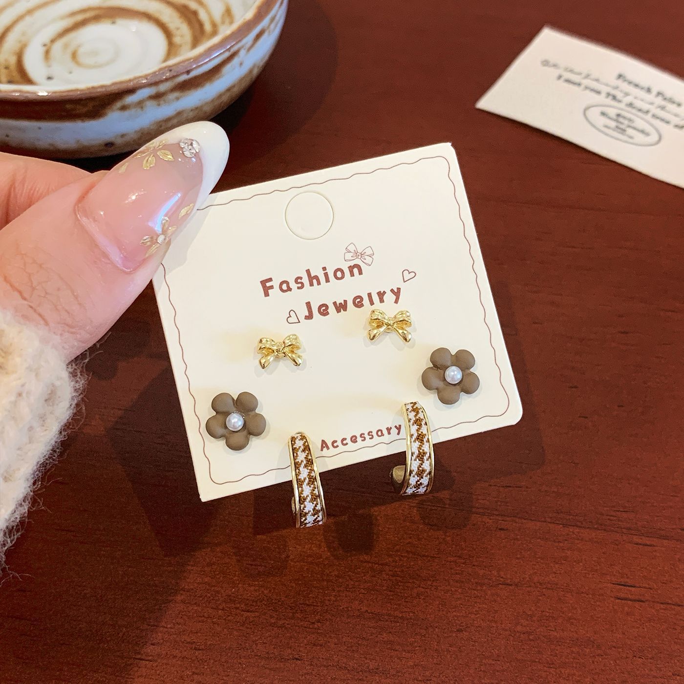 Wholesale Cute cat earrings with bows and cartoon silver needles  love Maillard earrings