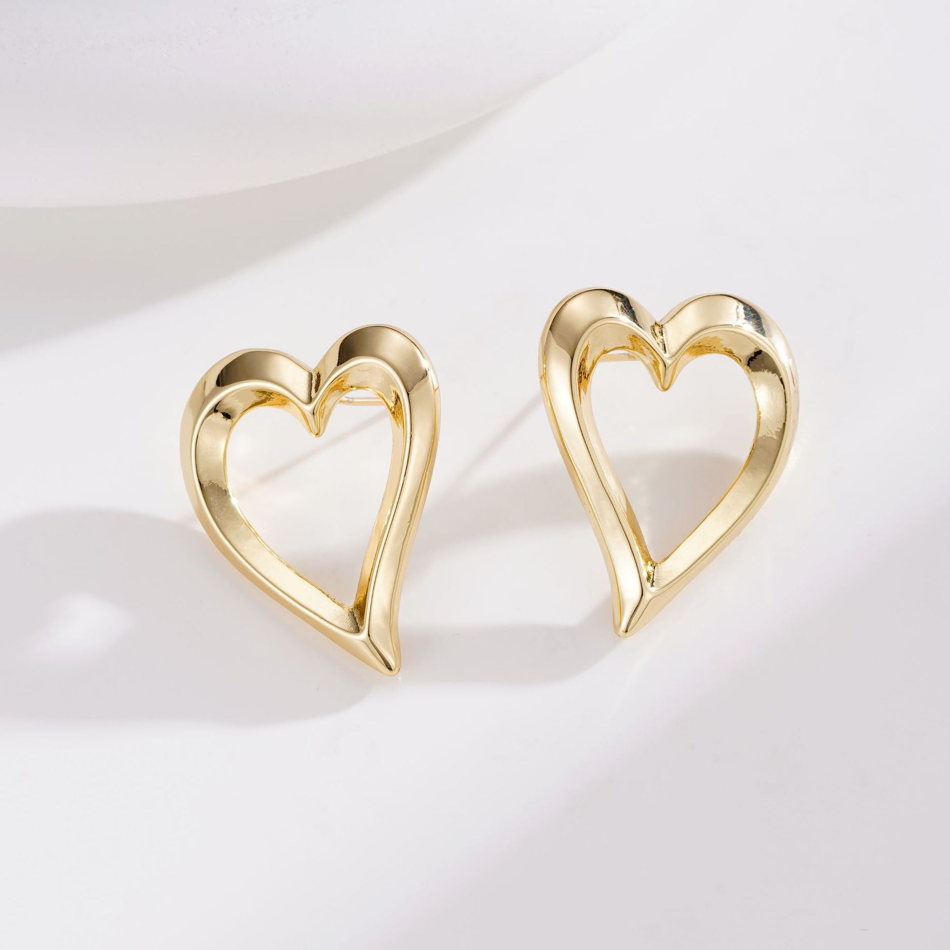 Wholesale copper plated gold inlaid zircon love earrings