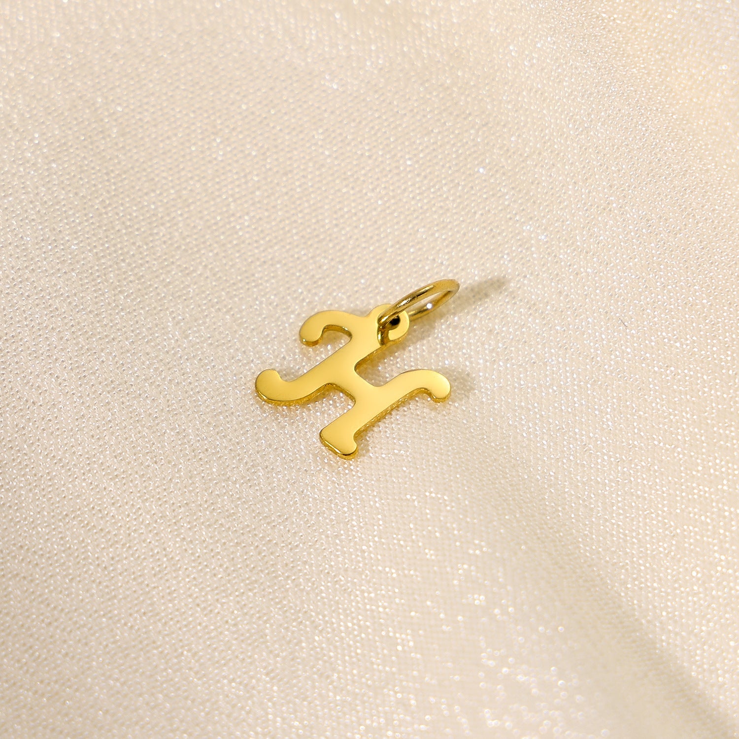 Wholesale 26 English letters stainless steel letter pendant