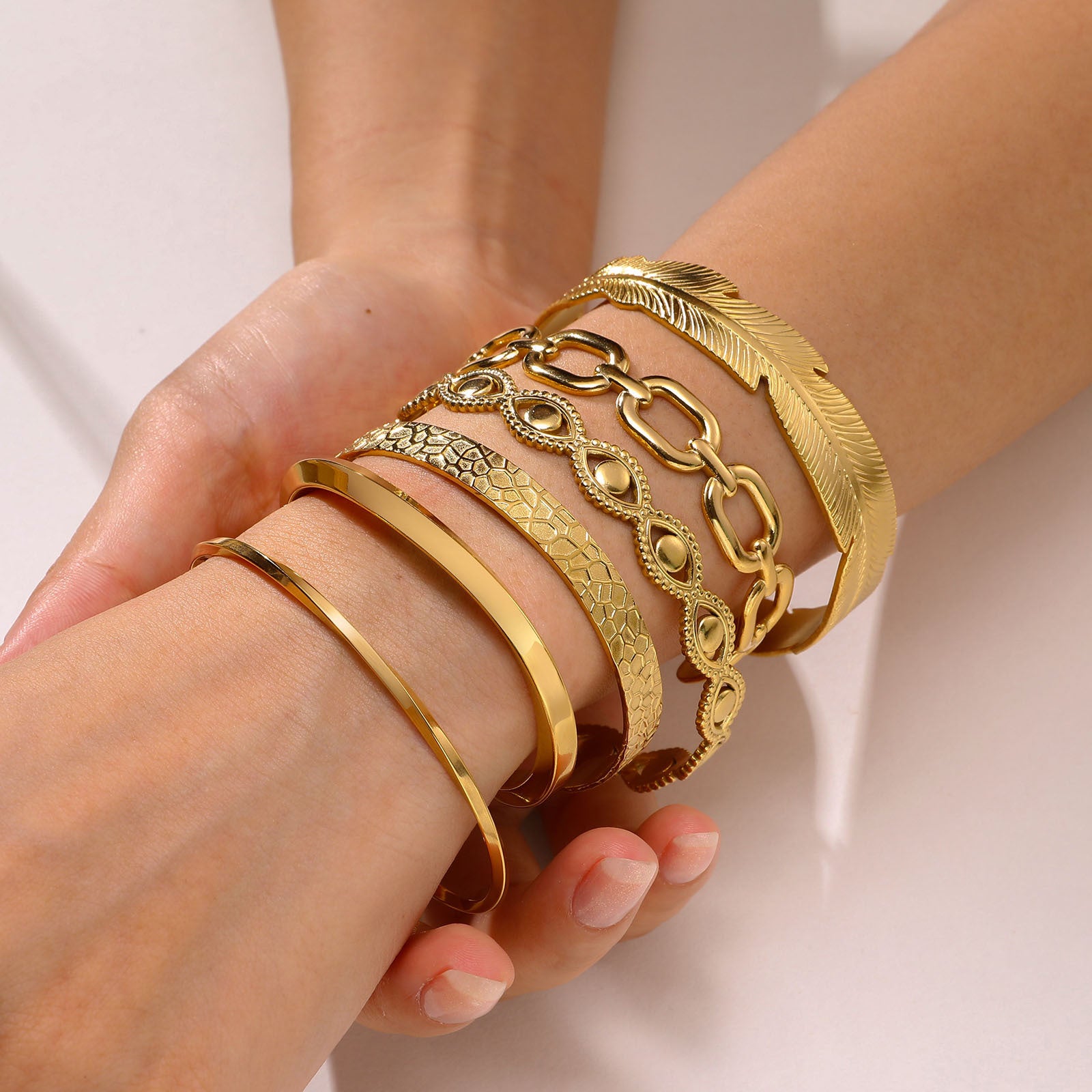 Wholesale Gold Stainless Steel C Shaped Bangle Bracelet For Women Minimalist Geometric Design Fashion Jewelry Accessory For Boutique Resale