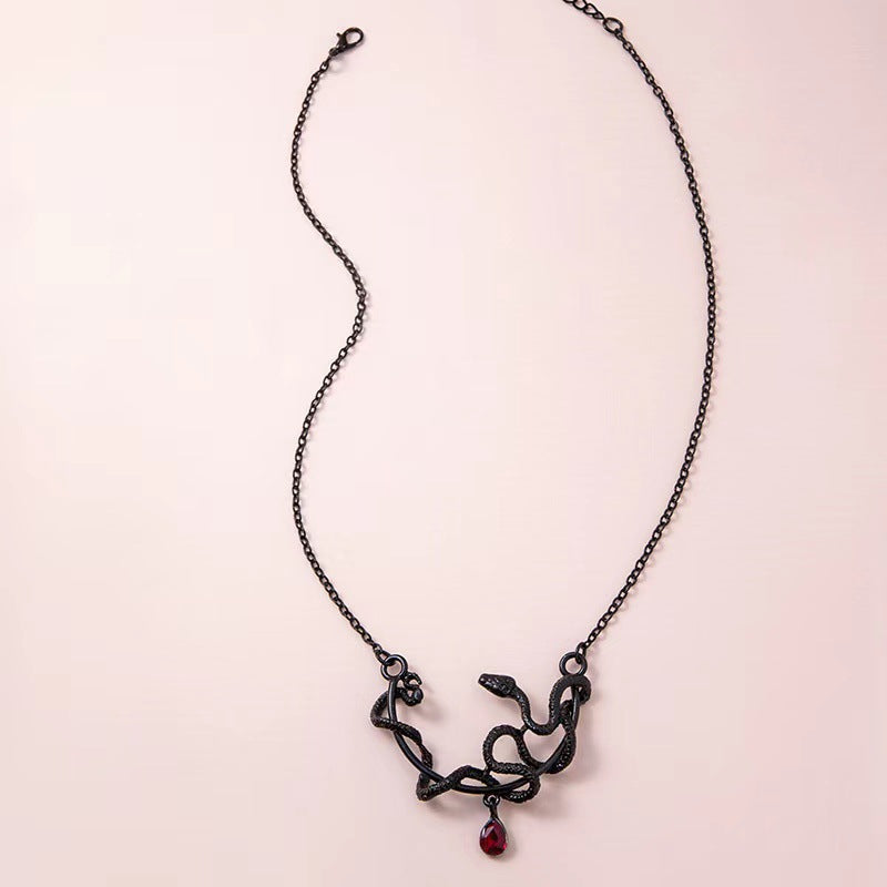 Wholesale retro snake element pendant necklace  fashion black snake animal zodiac necklace clavicle chain