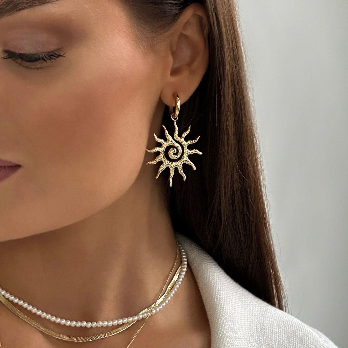 Wholesale Metal Electroplating Sunflower Earrings Trendy Fashion Accessory for Women