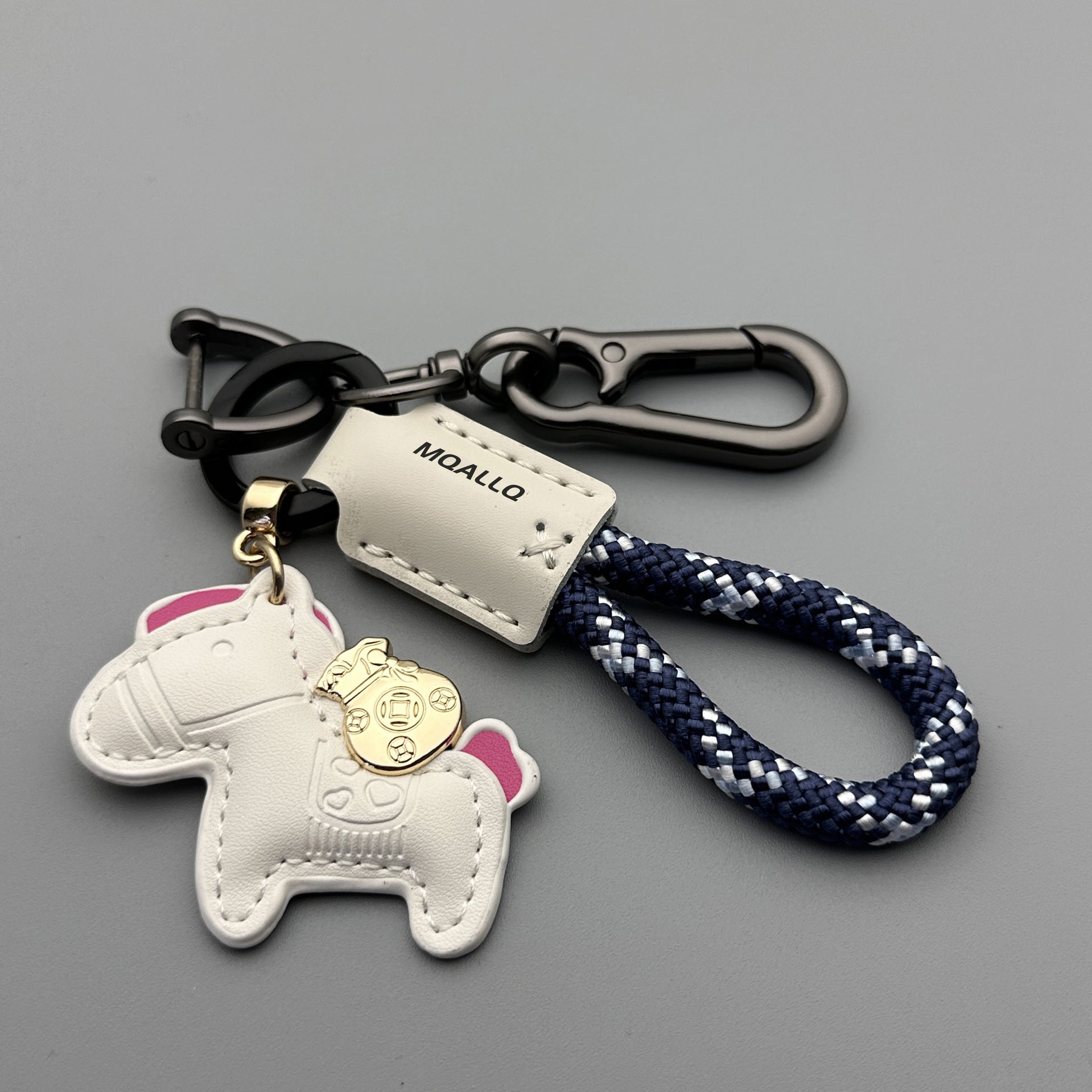 Wholesale Modern Minimalist Keychain with Green Flocked Rope and Pony,  Car Key Accessory for Boutique Resale