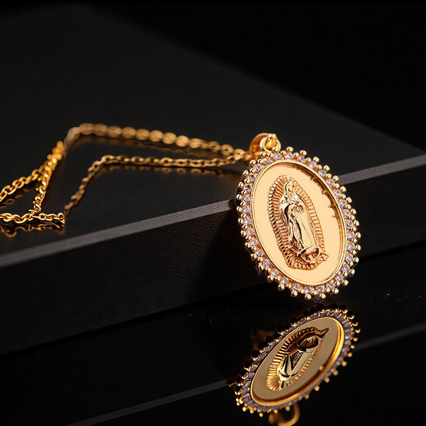 Wholesale Fashion Women' s Jewelry Virgin Mary Pendant Religious Accessories Necklace
