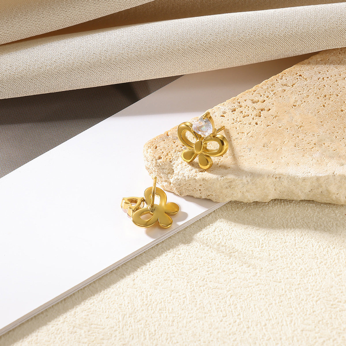 Wholesale Stainless steel man-made pearl earrings