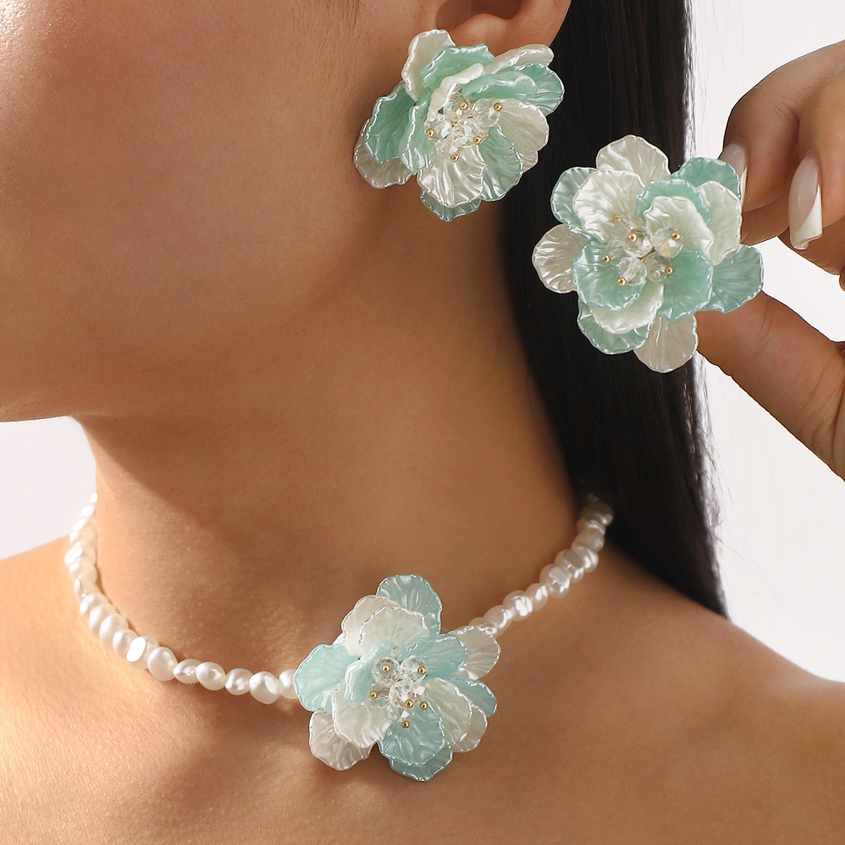 Wholesale  pearl flower necklace earrings rhinestone clavicle chain