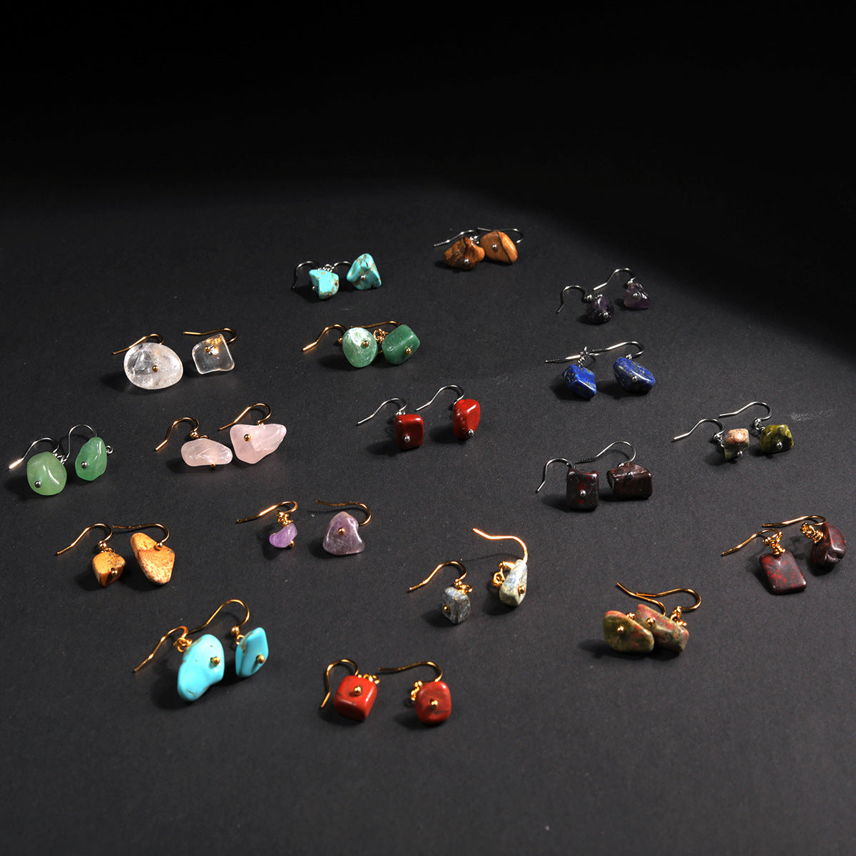 En gros d'une variété de boucles d'oreilles en pierre de cristal naturel simples bijoux d'oreille