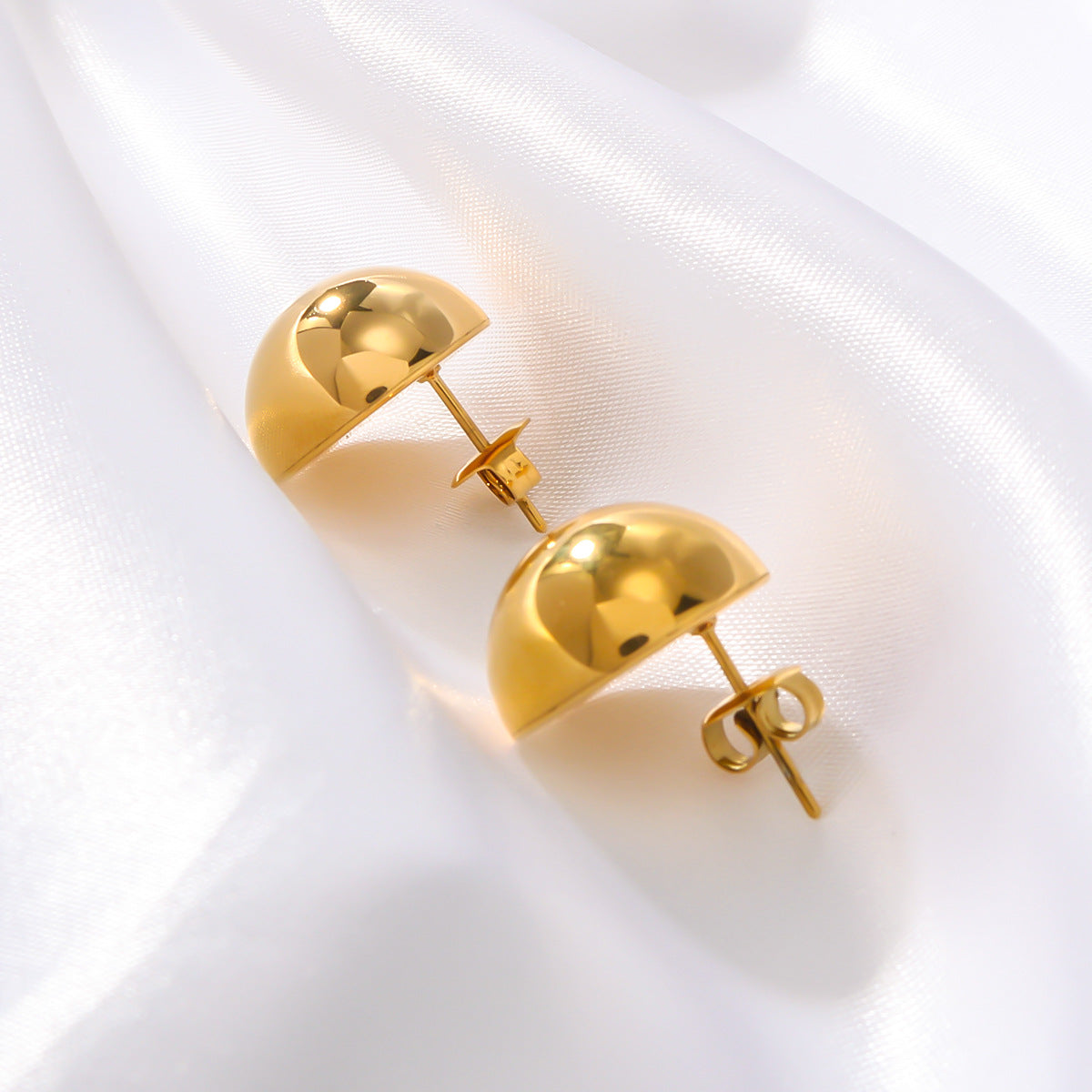 Wholesale  hemispherical smooth simple stainless steel 18K gold plated vintage earrings