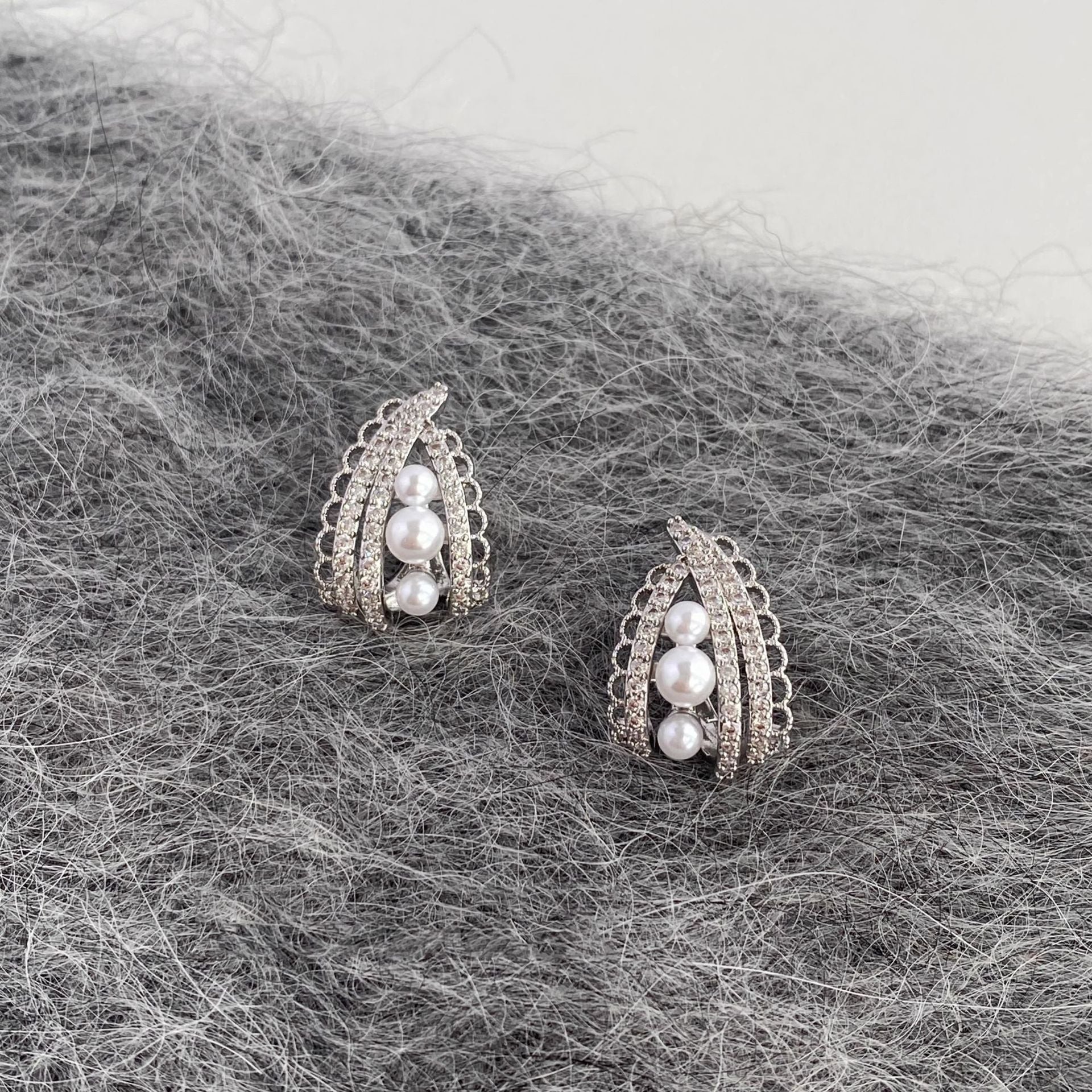 Wholesale Golden Diamond Pearl Earrings