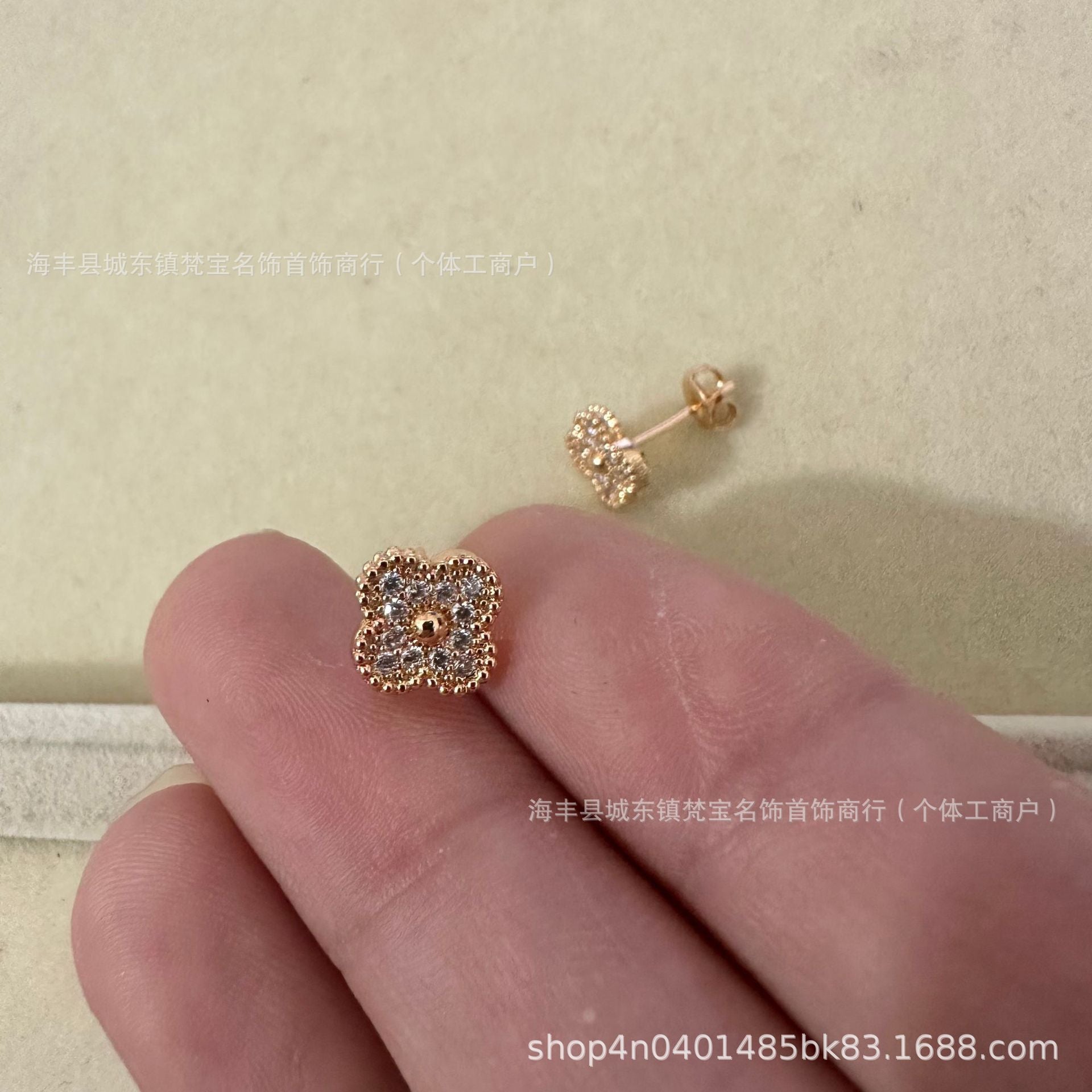 dxx-img:4329fc73290344e88713a1bd900adfc7,ACC-ES-6129065336670-M1