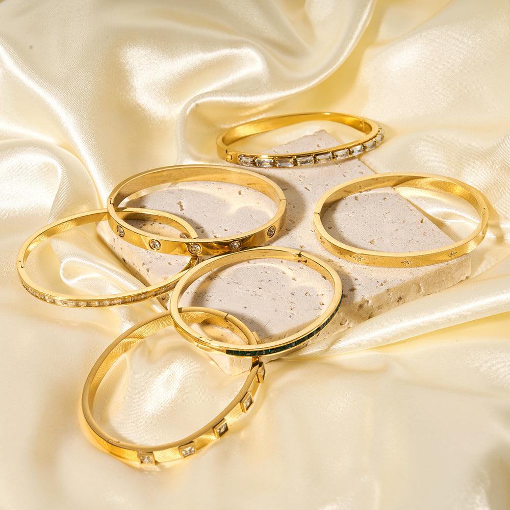 Wholesale Vintage Wide Edge Titanium Steel Inlaid with Zircon 18K Real Gold Stainless Steel Bracelet ACC-BT-Xiny010