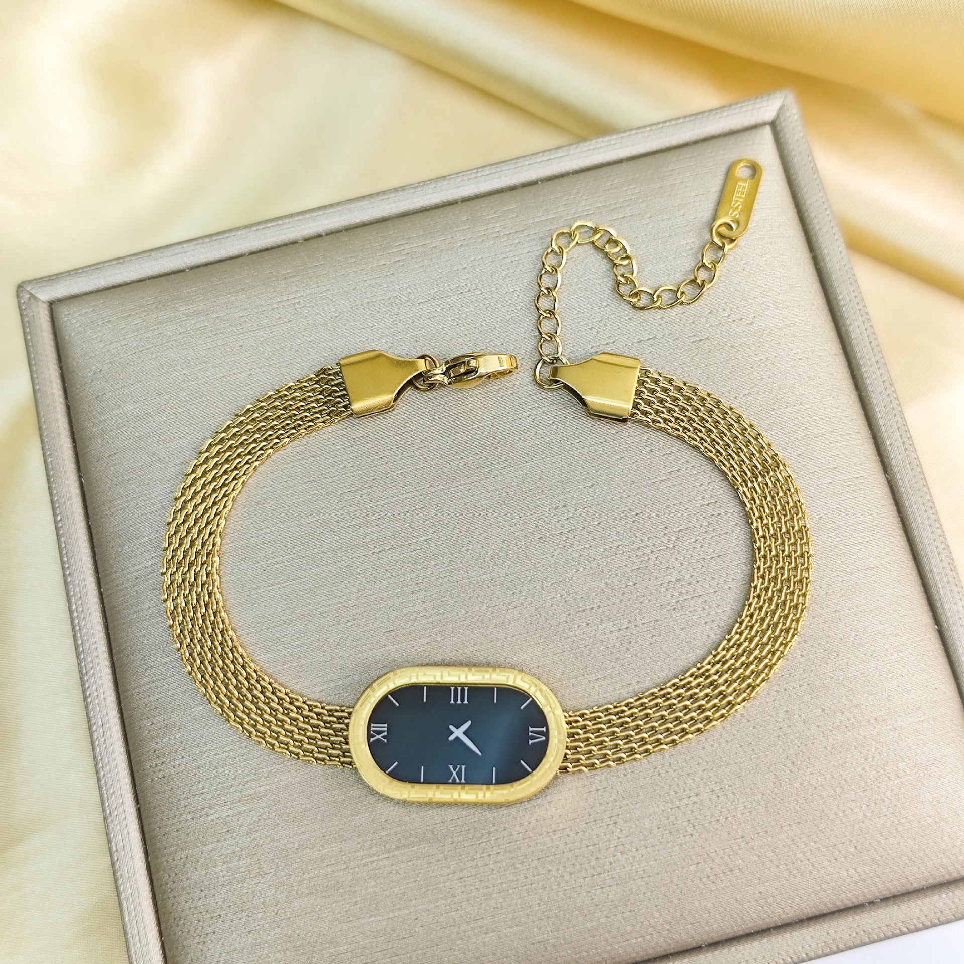 Wholesale Floral Design Hollow Mesh Watch Bracelet in Titanium Steel for Women Everyday Wear Fashion Accessory
