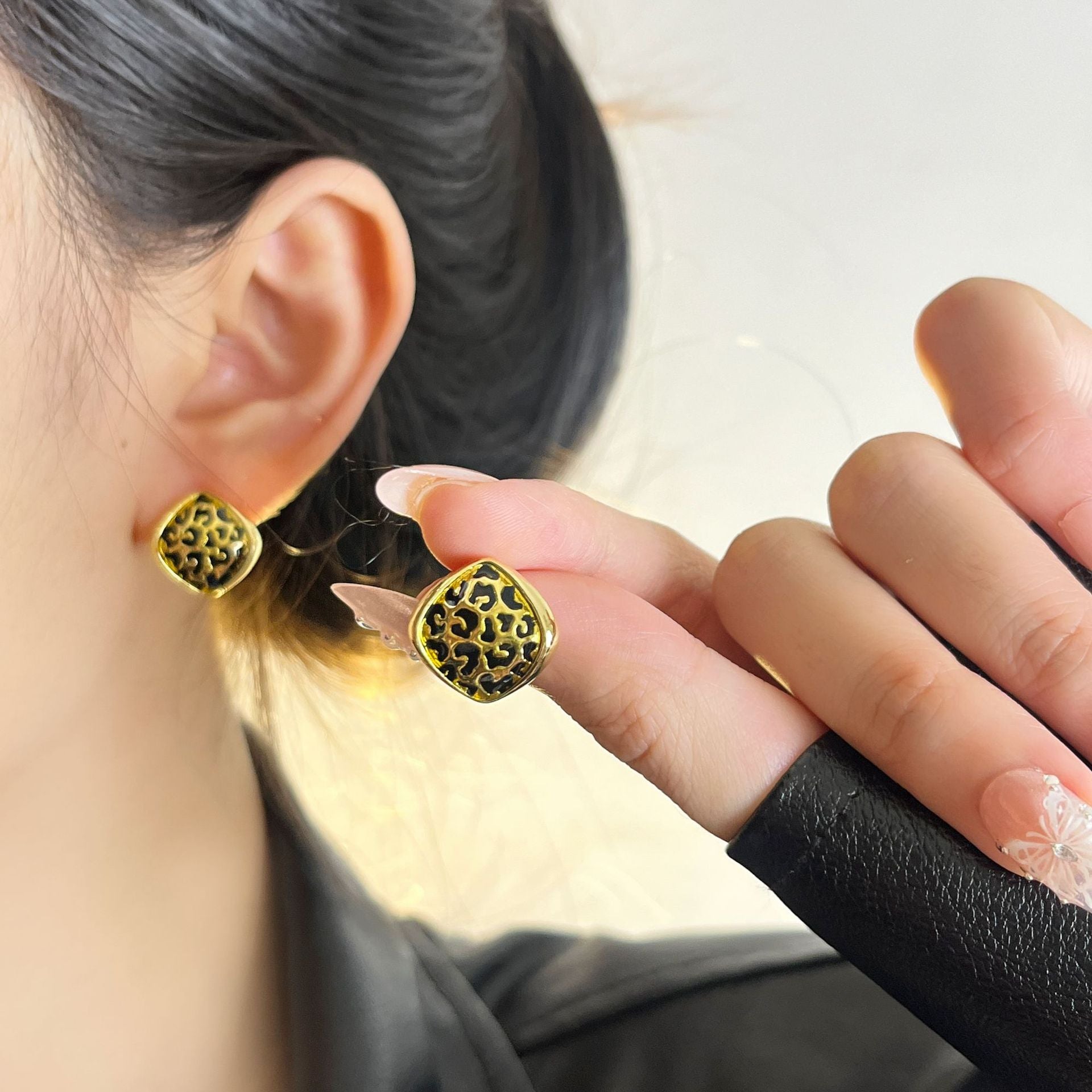 Wholesale Elegant Leopard Geometric Heart Earrings