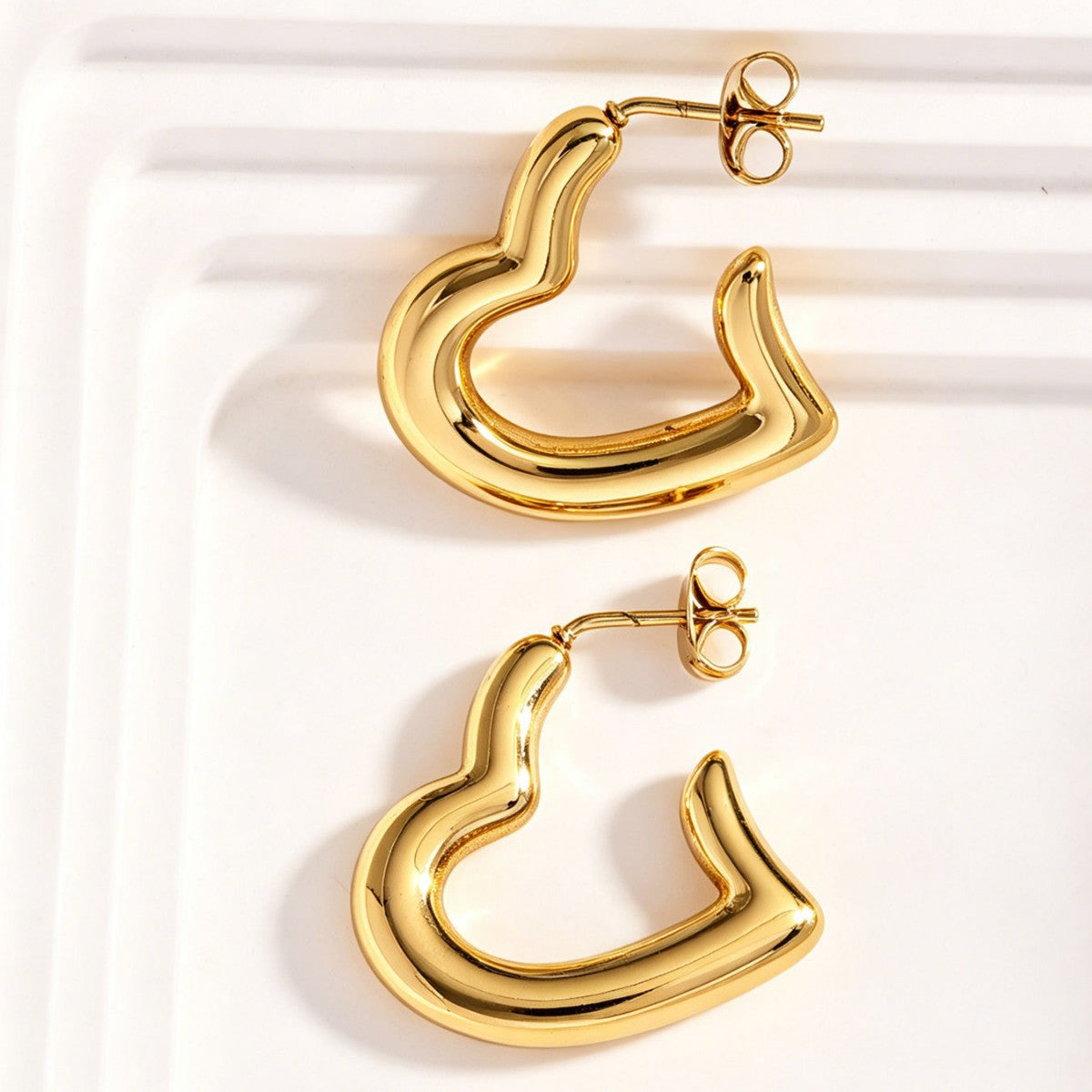 Wholesale Heart-Shaped Oval Vintage Embossed Earrings Fashion Accessory for Party Wear Gift
