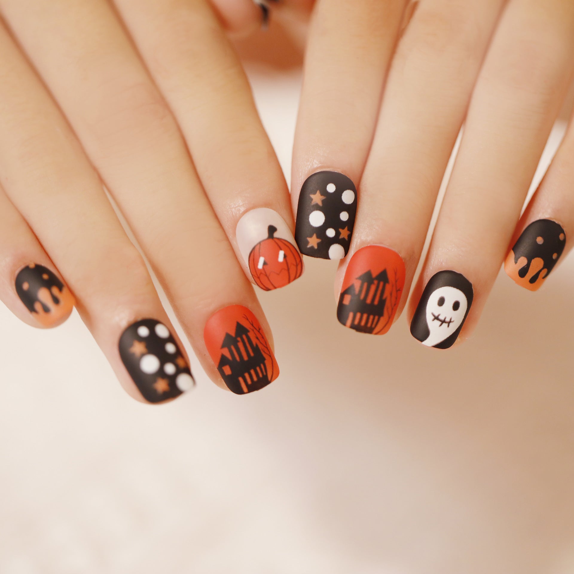 Wholesale 24 Pieces/box Halloween Short Press-on Nails Kits Nail Stickers ACC-NS-LeFan032
