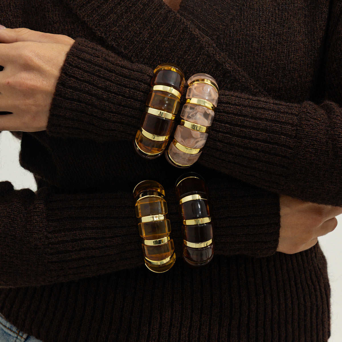 Wholesale vintage amber-colored gradient resin spliced wide bracelet