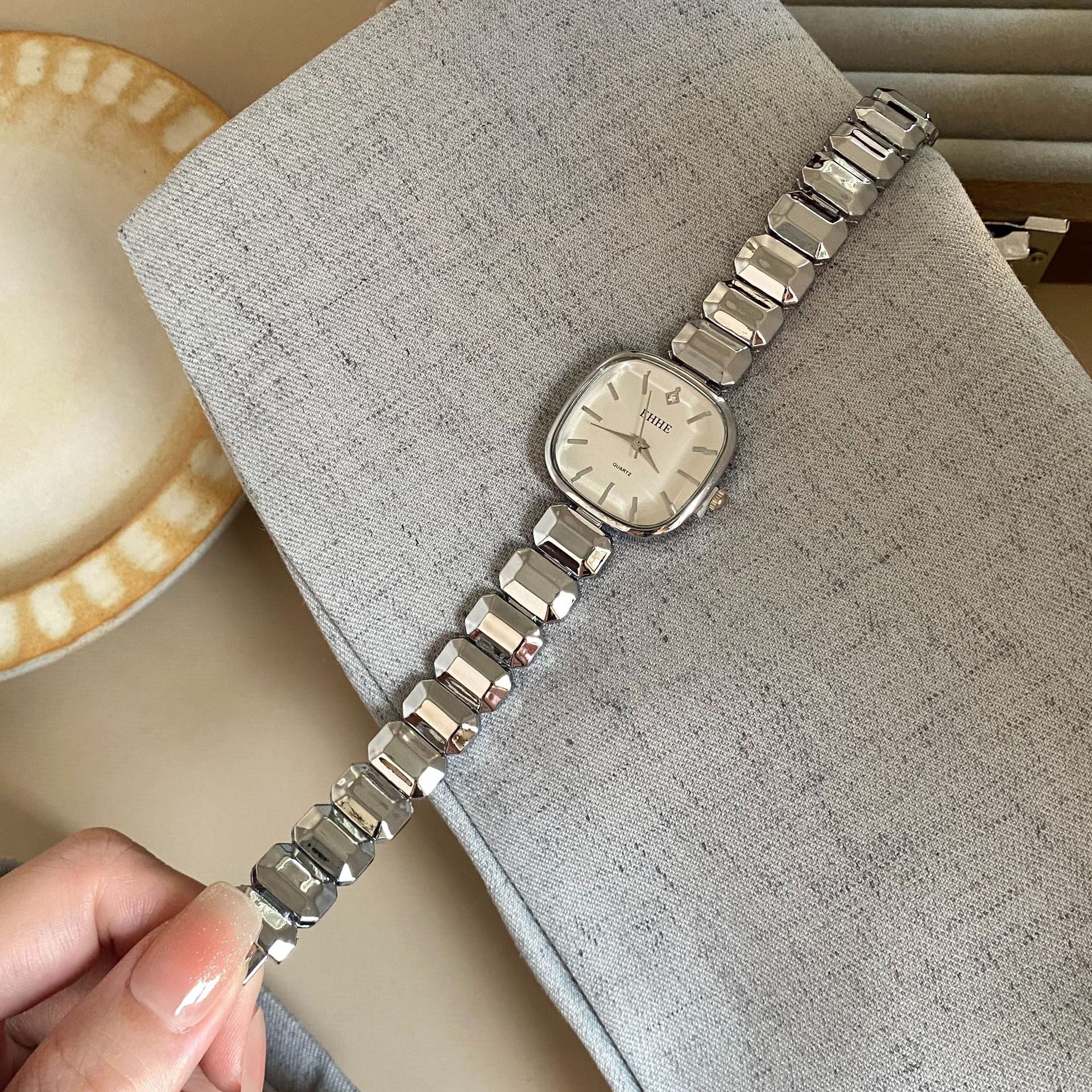 Wholesale Vintage Women S Square Quartz Watch Chic Fashion Accessory For Resale