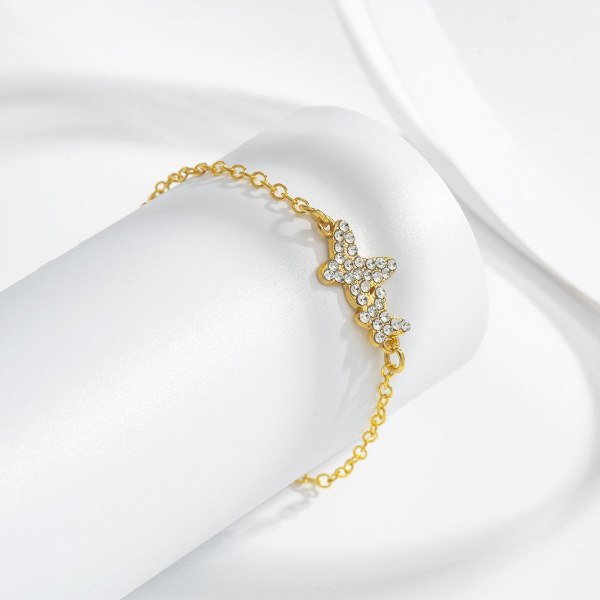 Wholesale Butterfly Design Gold Plated Alloy Women' s Bracelet,  Trendy Fashion Accessory for Gift or Boutique Resale