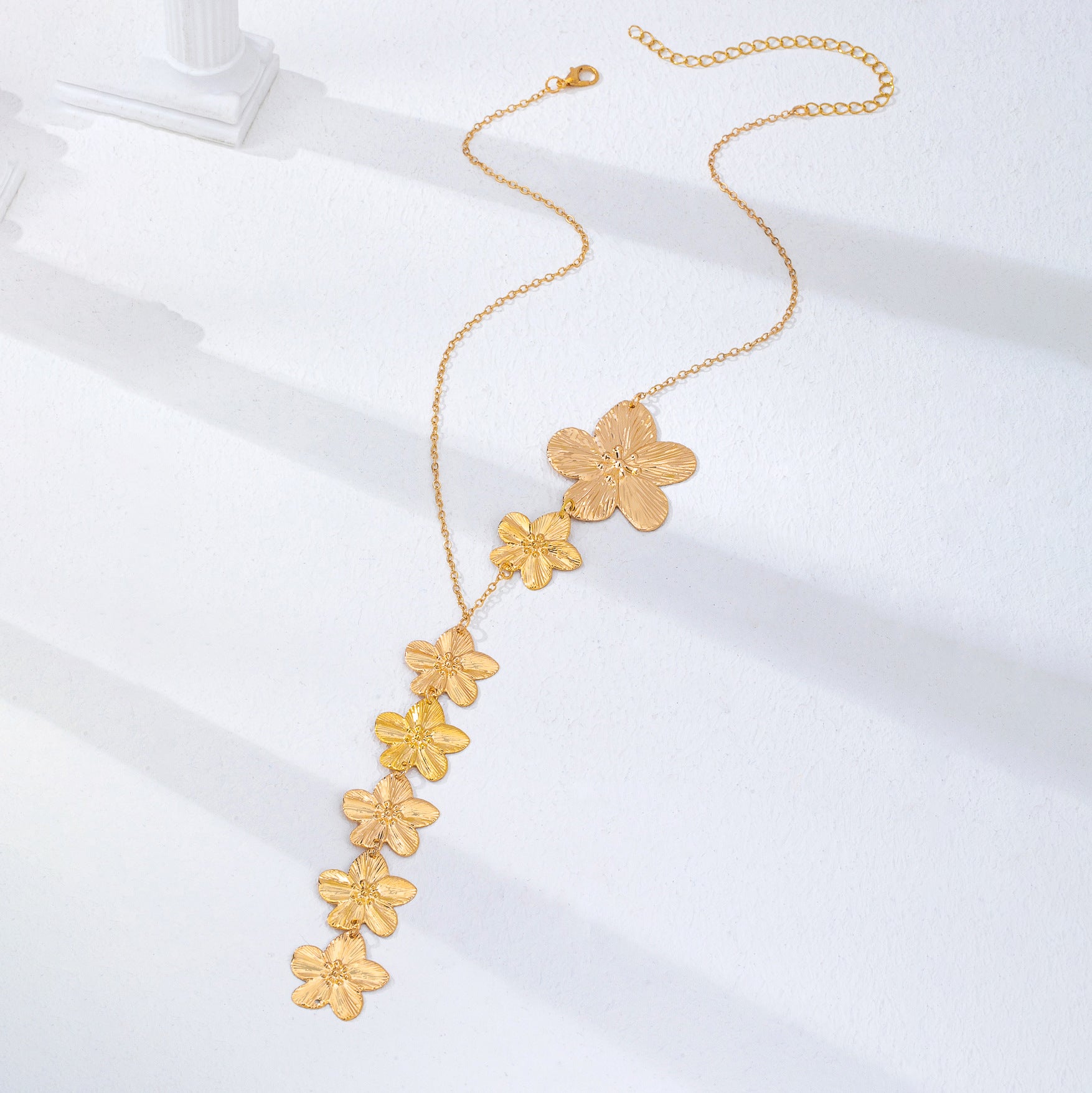Wholesale Gold Flower Pendant Necklace Fashion Jewelry Accessory Trendy Party Gift Boutique Resale