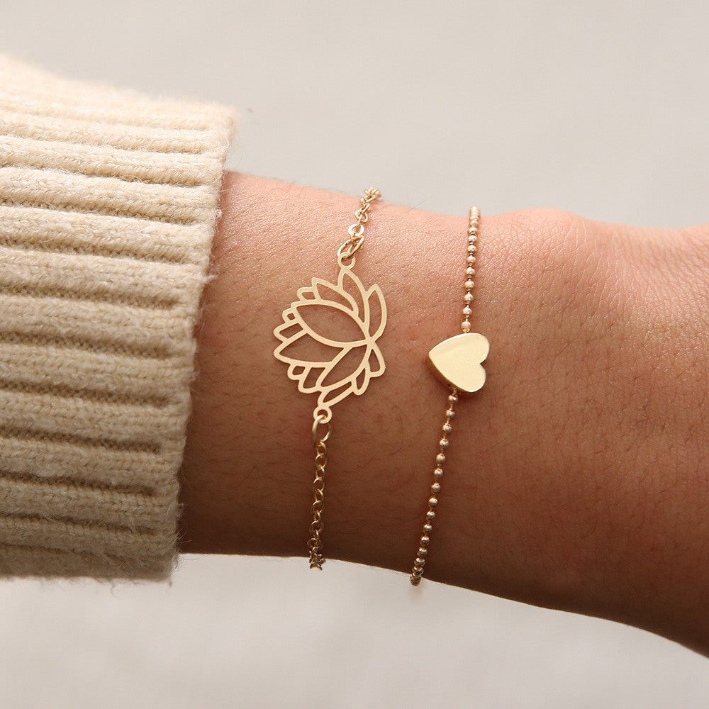 Wholesale Trendy Totem Design Ring with Love Heart Stones,  Zinc Alloy Fashion Accessory for Everyday Wear