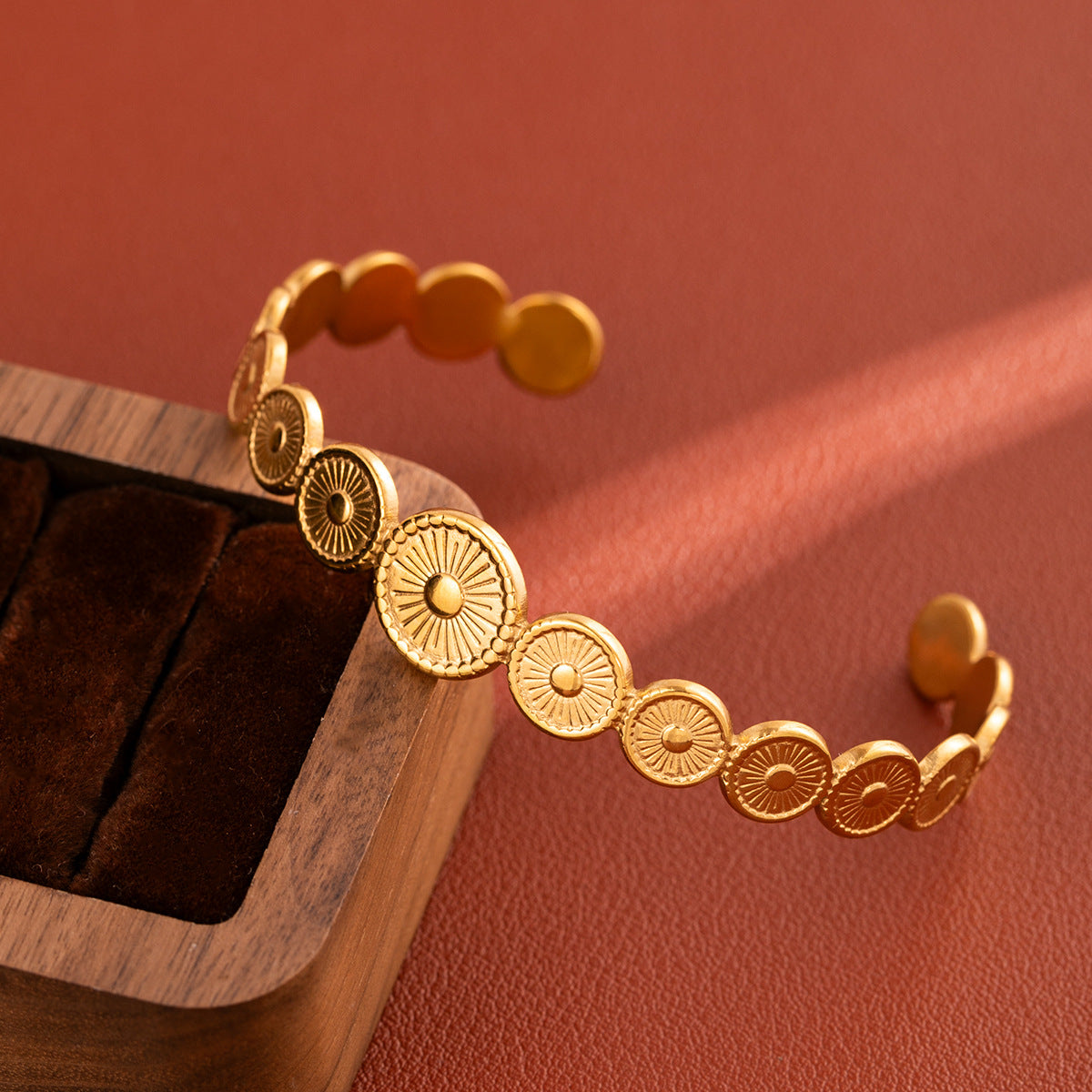 Wholesale Sun Pattern Stainless Steel Open Cuff Bangle For Women Gold Finish Trendy Fashion Jewelry Boutique Resale Gift