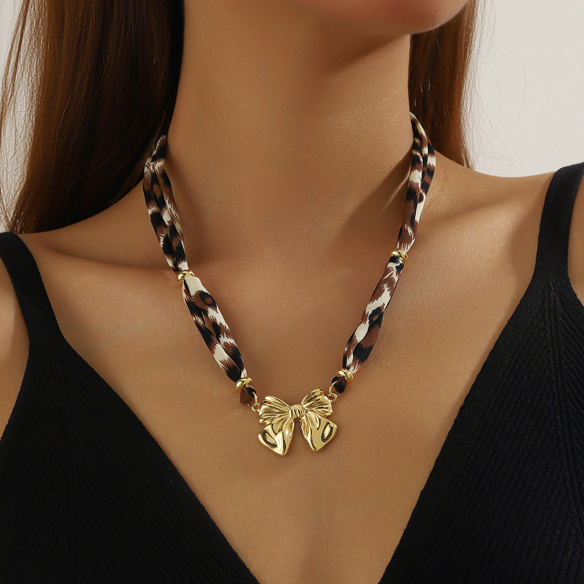 Wholesale Niche Design Leopard Print Necklace Alloy Pendant Retro High-End Silk f Leopard Print Necklace