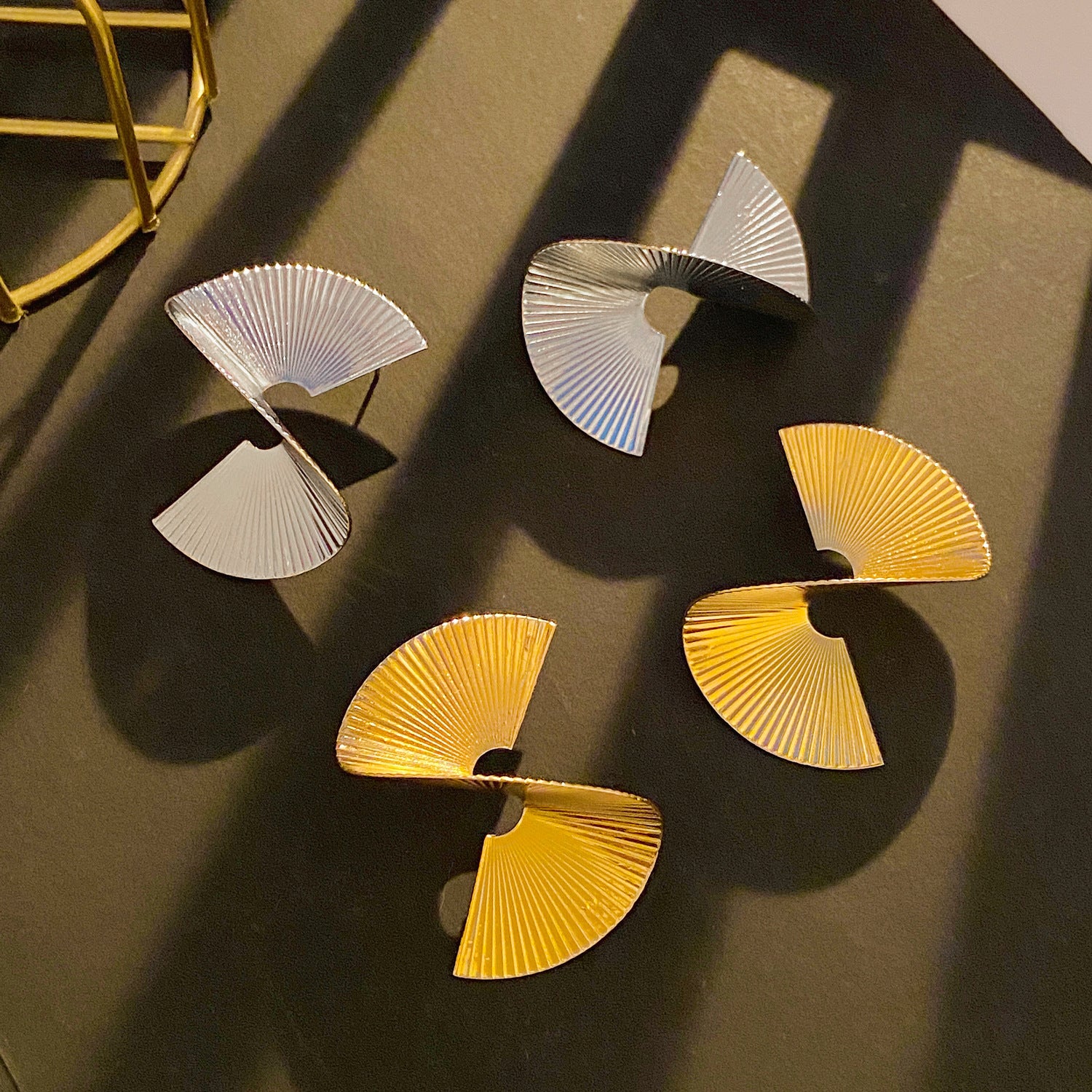 Wholesale Trendy Geometric Irregular Fan Earrings For Women Fashion Alloy Stud Earrings Party Wear Boutique Gift