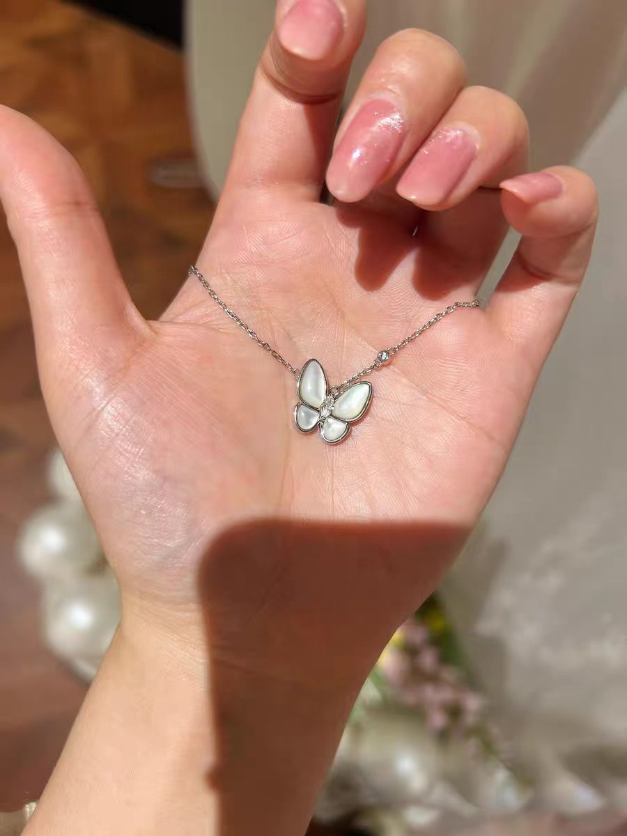 Wholesale Natural Style Blue Stone Butterfly Necklace Fashion Jewelry Accessory Boutique Resale