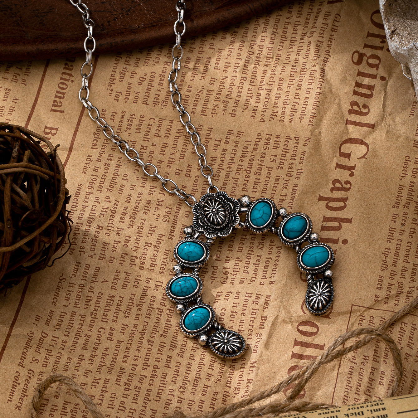 Wholesale Retro Antique Silver Tone Turquoise Pendant Necklace Geometric Fashion Jewelry Accessory Boutique Resale Gift