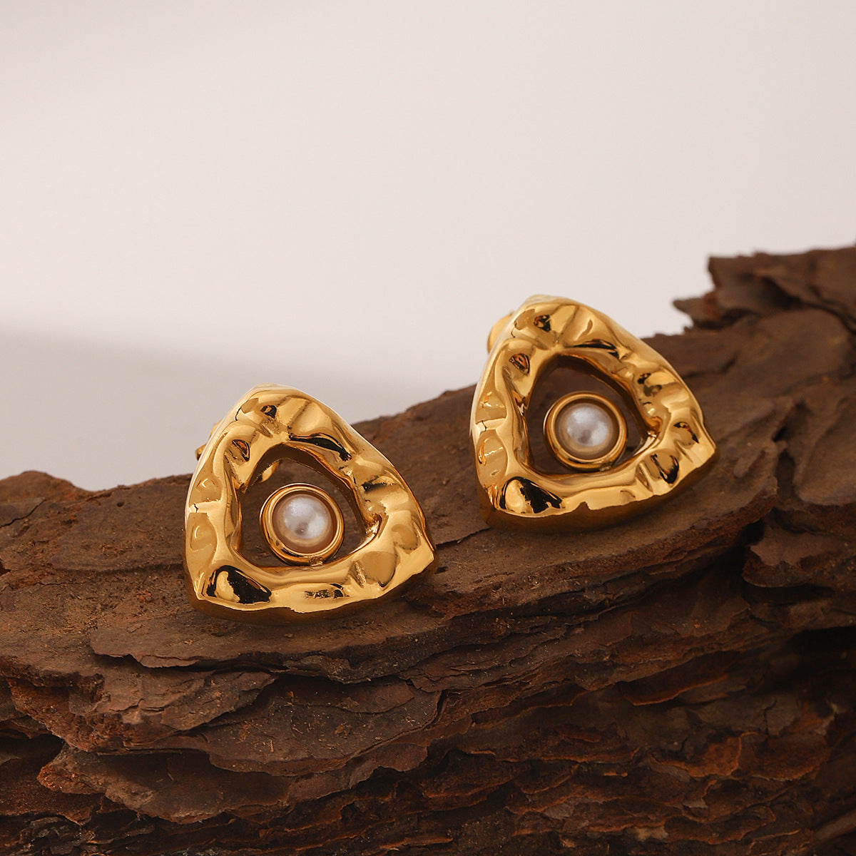 Wholesale stainless steel earrings fashion  inlaid pearl hollow triangle earrings