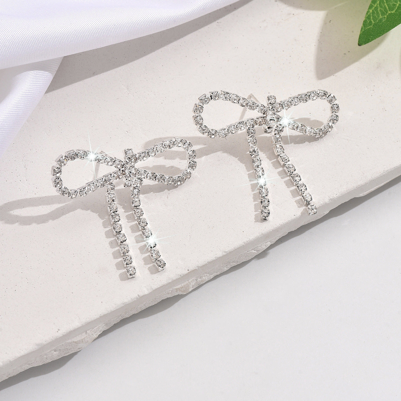 Wholesale Super Flash Claw Chain Full Diamond Bow Earrings