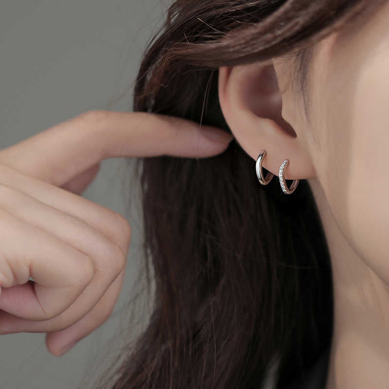Wholesale Asymmetric Fold Hoop Earrings Fashion Accessory for Boutique Resale