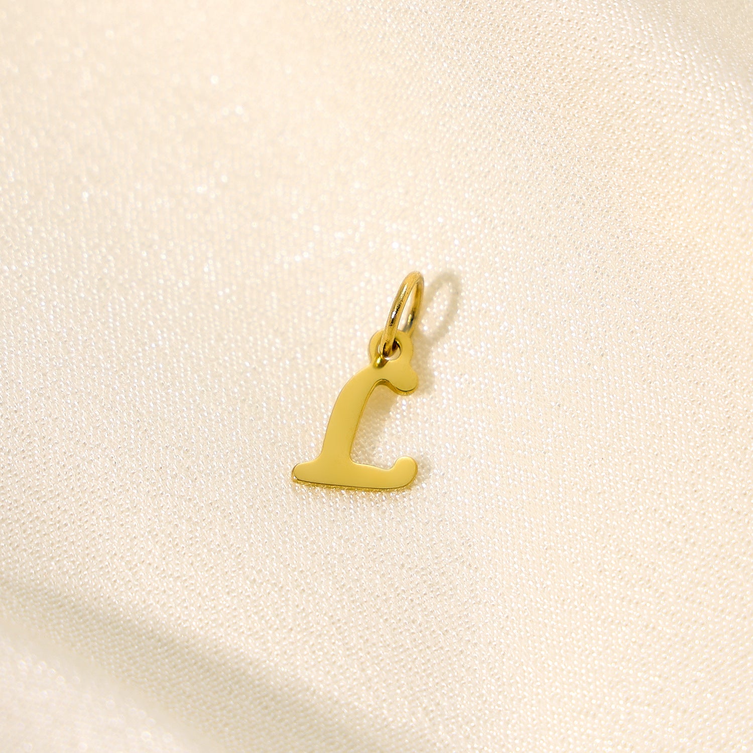 Wholesale 26 English letters stainless steel letter pendant