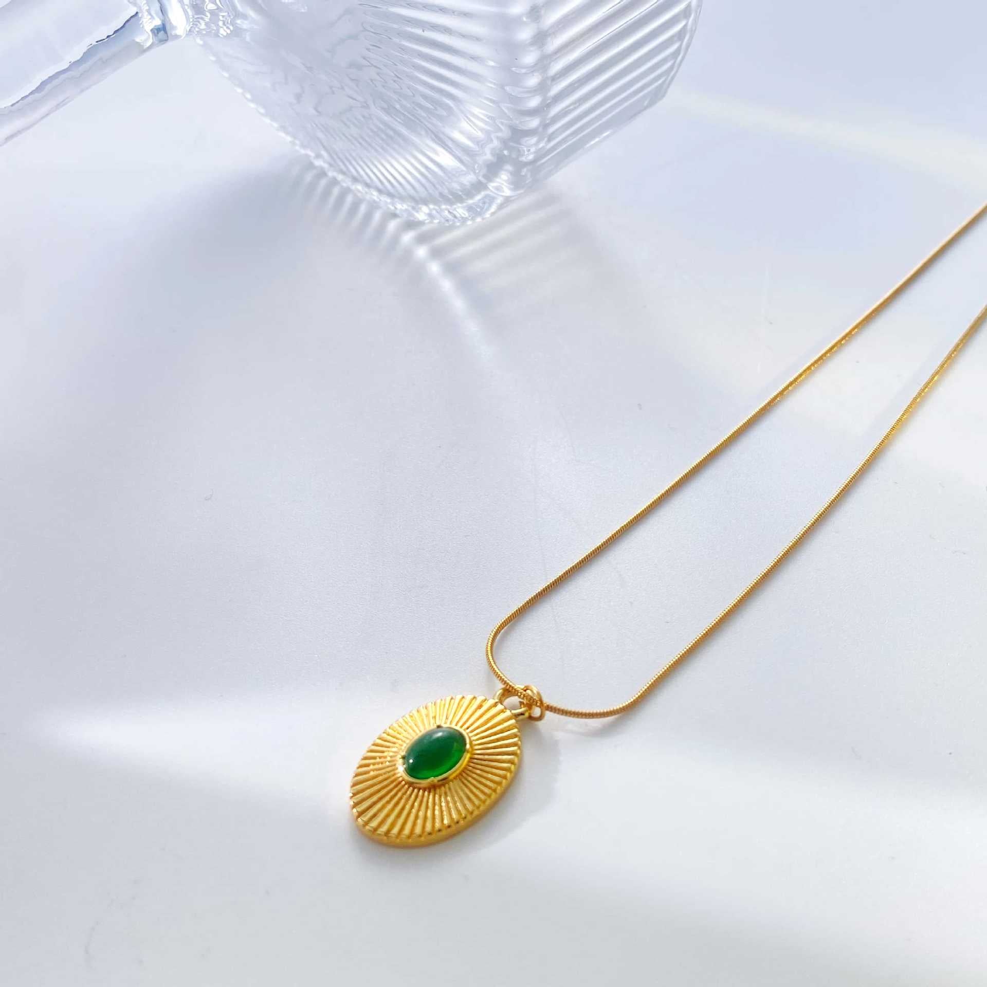 Wholesale Light Luxury Geometric Cat' s Eye Stone Necklace Stainless Steel Gold Plated Jewelry Accessory