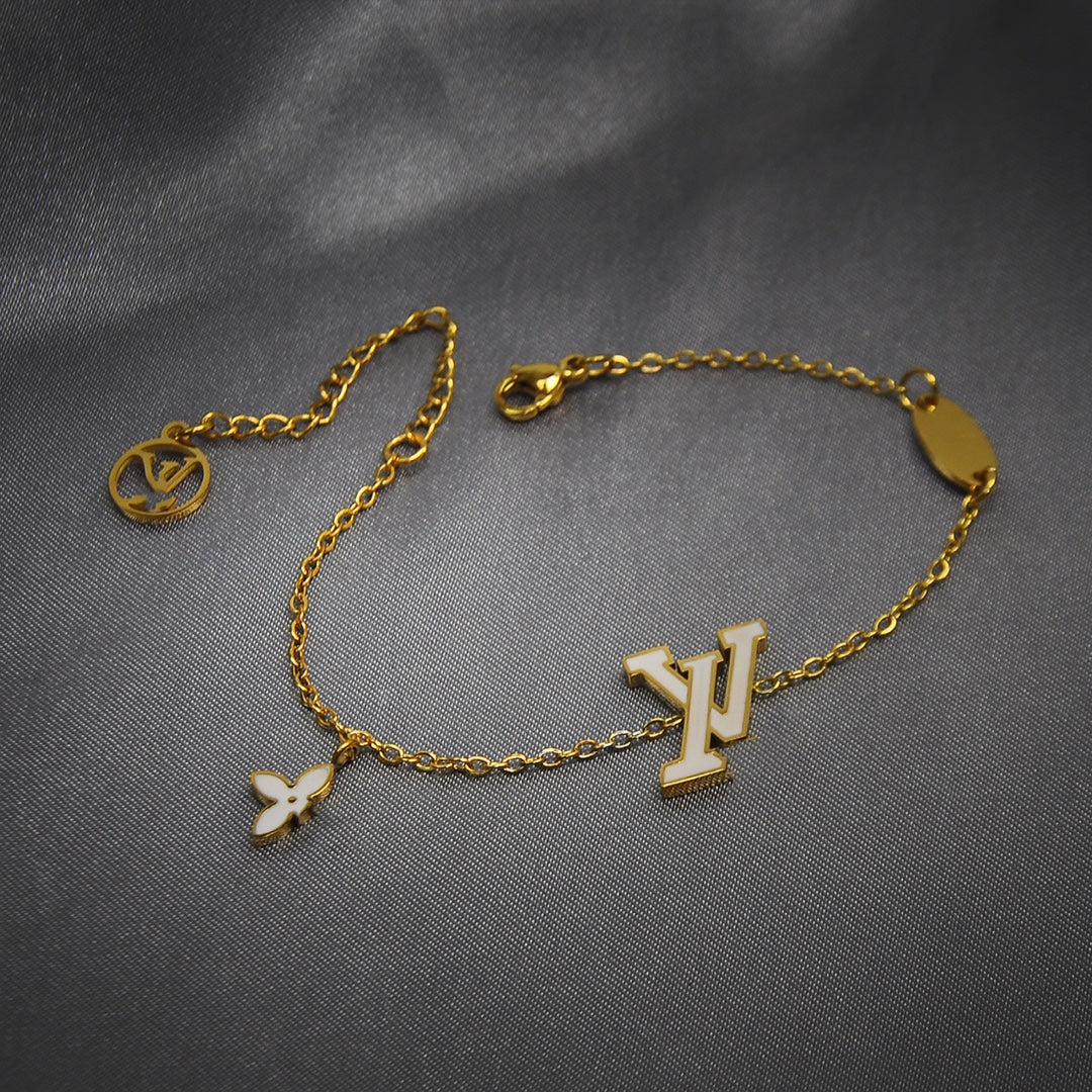 Wholesale Light Luxury Flower L Letter Bracelet Titanium Steel Electroplated Gold Fashion Jewelry Accessory Gift for Women