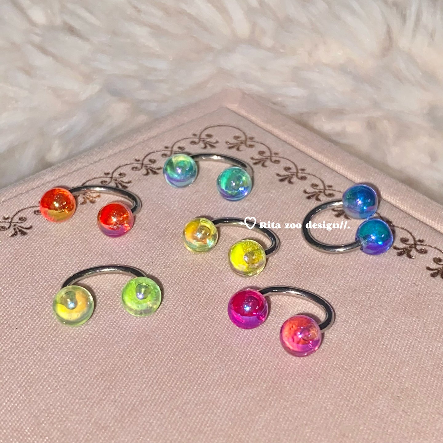 Wholesale Titanium steel screw horseshoe earrings