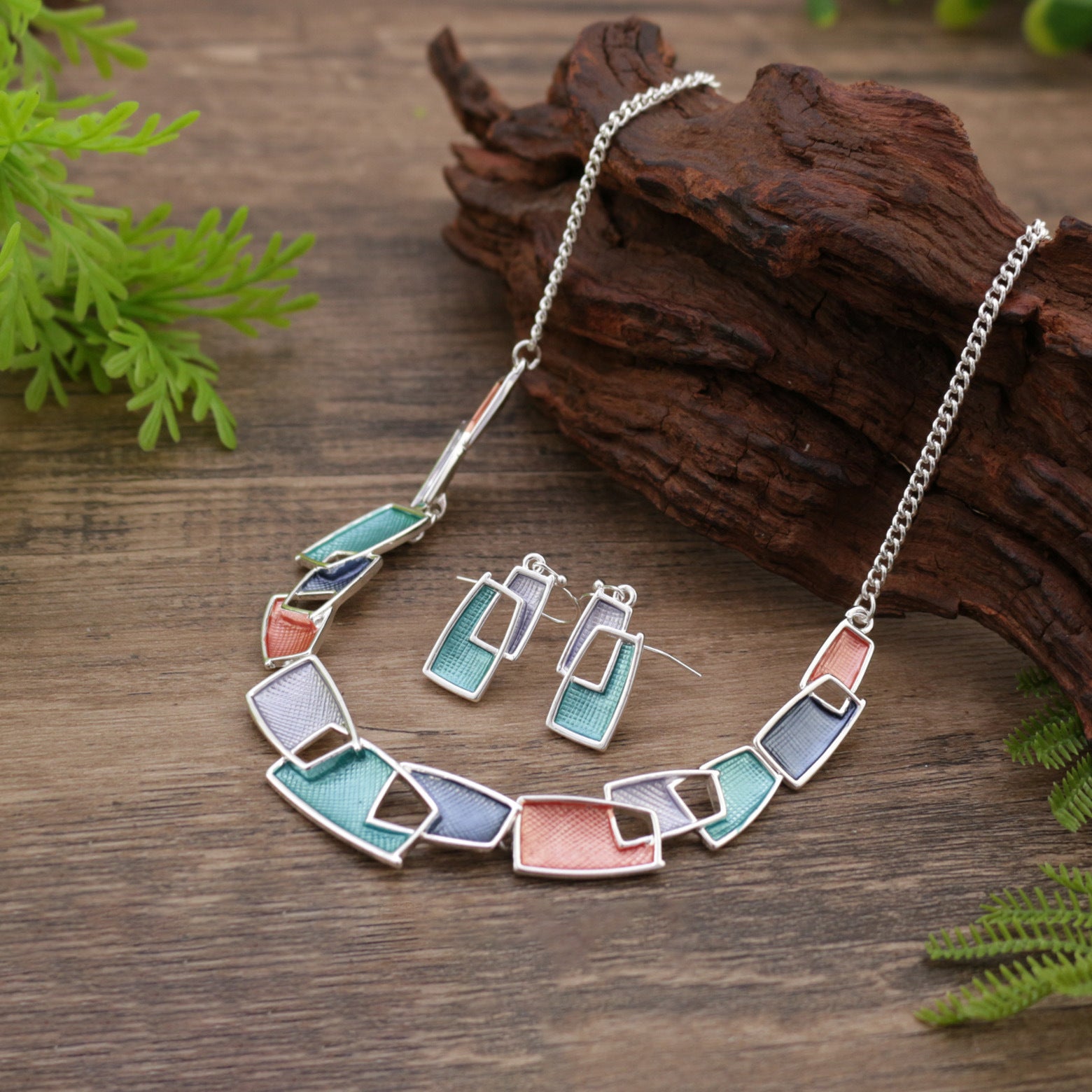Wholesale Elegant Enamel Hollow out Geometric Ladies Necklace And Earring Set