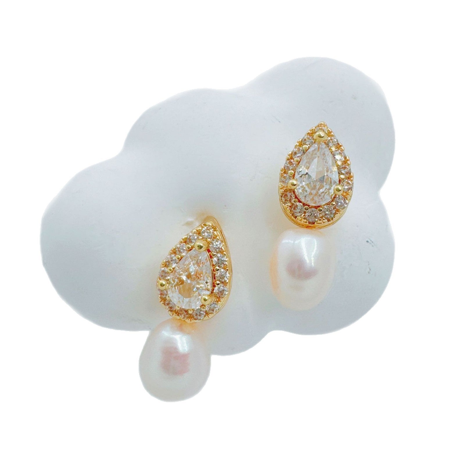 Wholesale Water Drop Earrings and Necklace Set Gold Plated Silver Needle Fashion Accessory