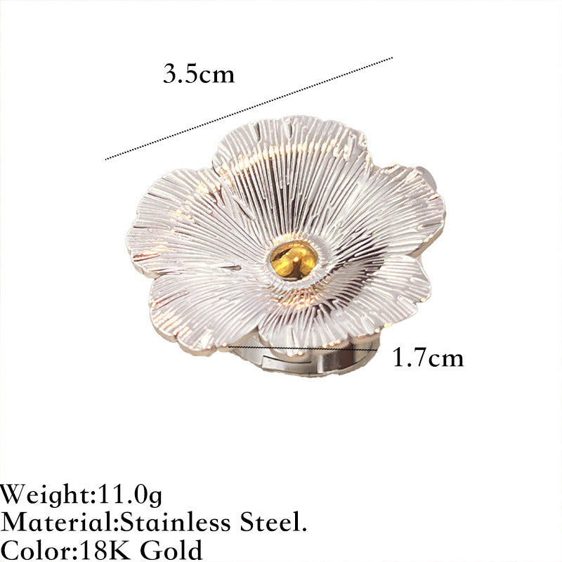Wholesale Titanium steel ring with contrasting gold and silver design a niche and affordable luxury item