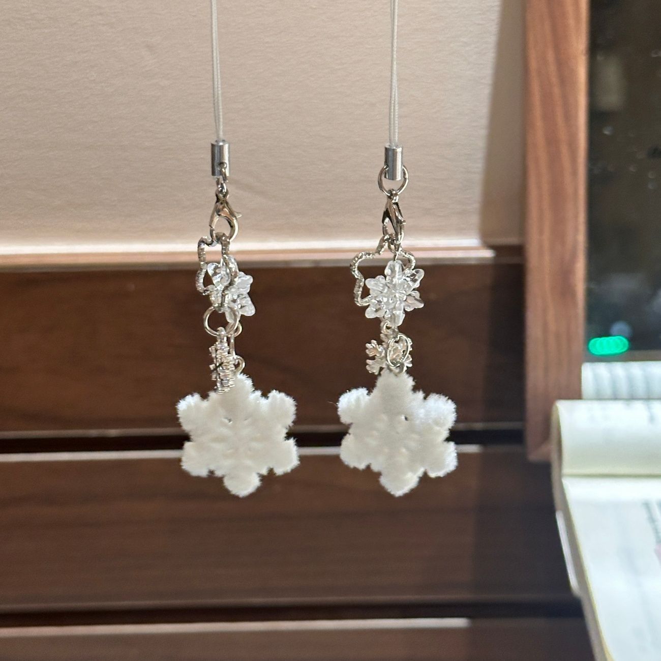 Wholesale Plastic Snowflake Pendant Bag Charm Keychain Jewelry Accessory Resale Gift
